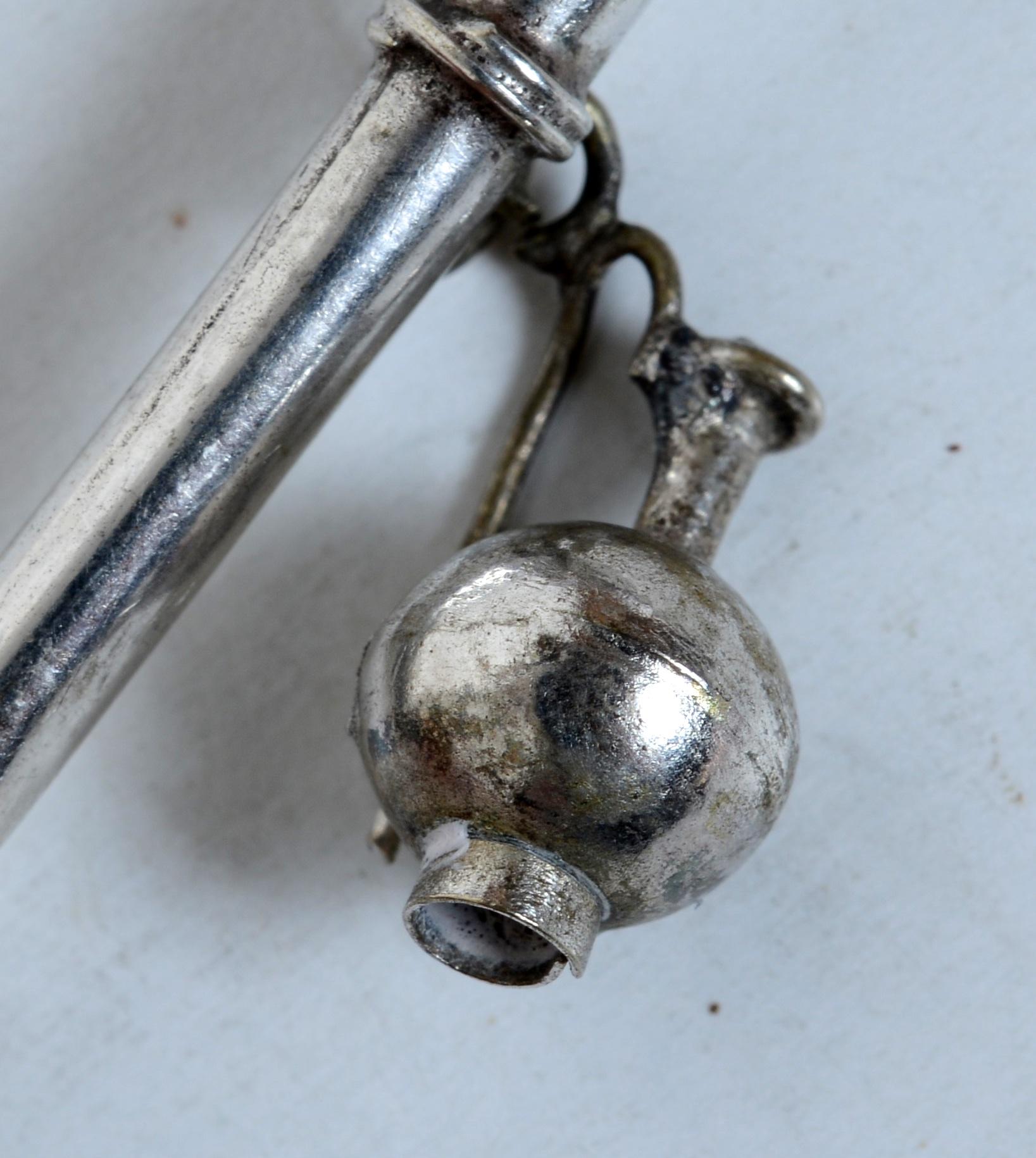 Satz von 8 türkischen, silbernen Eistee-Cocktail-Strohhalmen/Rührstäbchen mit angehängten Charms im Angebot 4