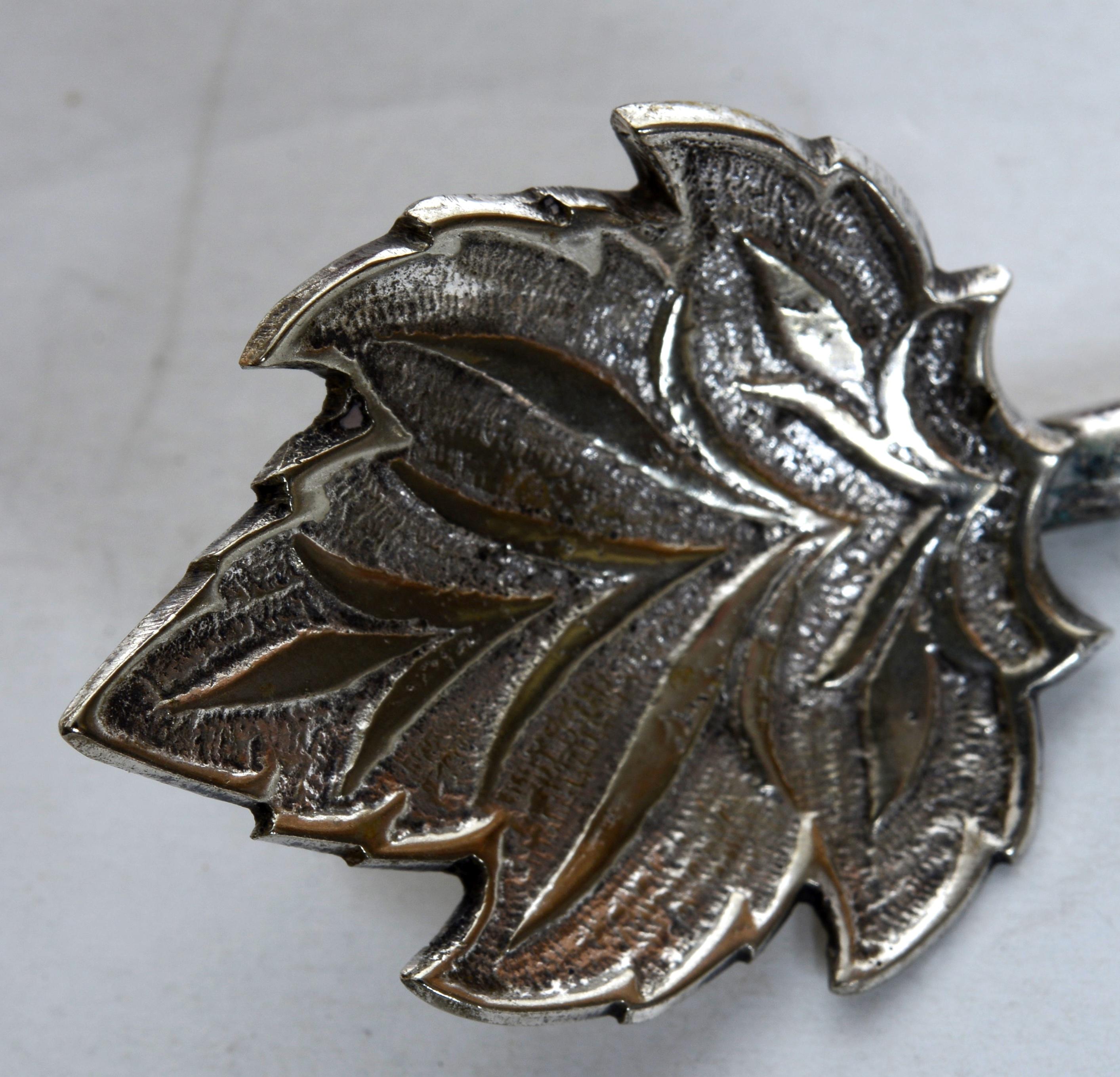 8er-Set türkischer Silber-Eistee  Cocktail-Strohhalme Rührstäbchen mit angehängten Charme. 
Seit mehr als 30 Jahren ist N.P. Trent Antiques gehört zu den führenden Händlern für englische und kontinentale Stilmöbel, Kunst, Schmuck und dekorative