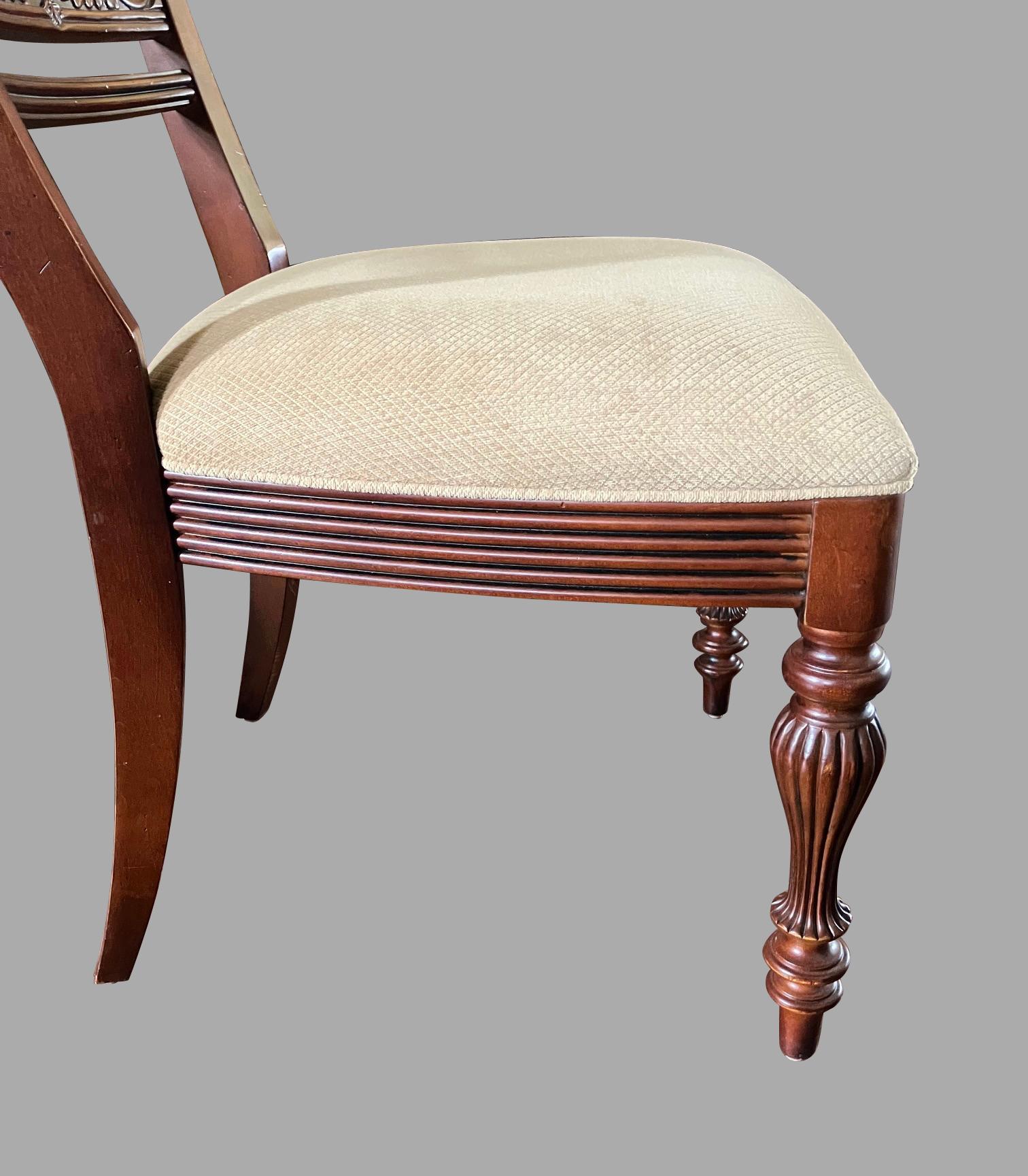 Set di 8 sedie da pranzo imbottite in stile Reggenza in vendita 1
