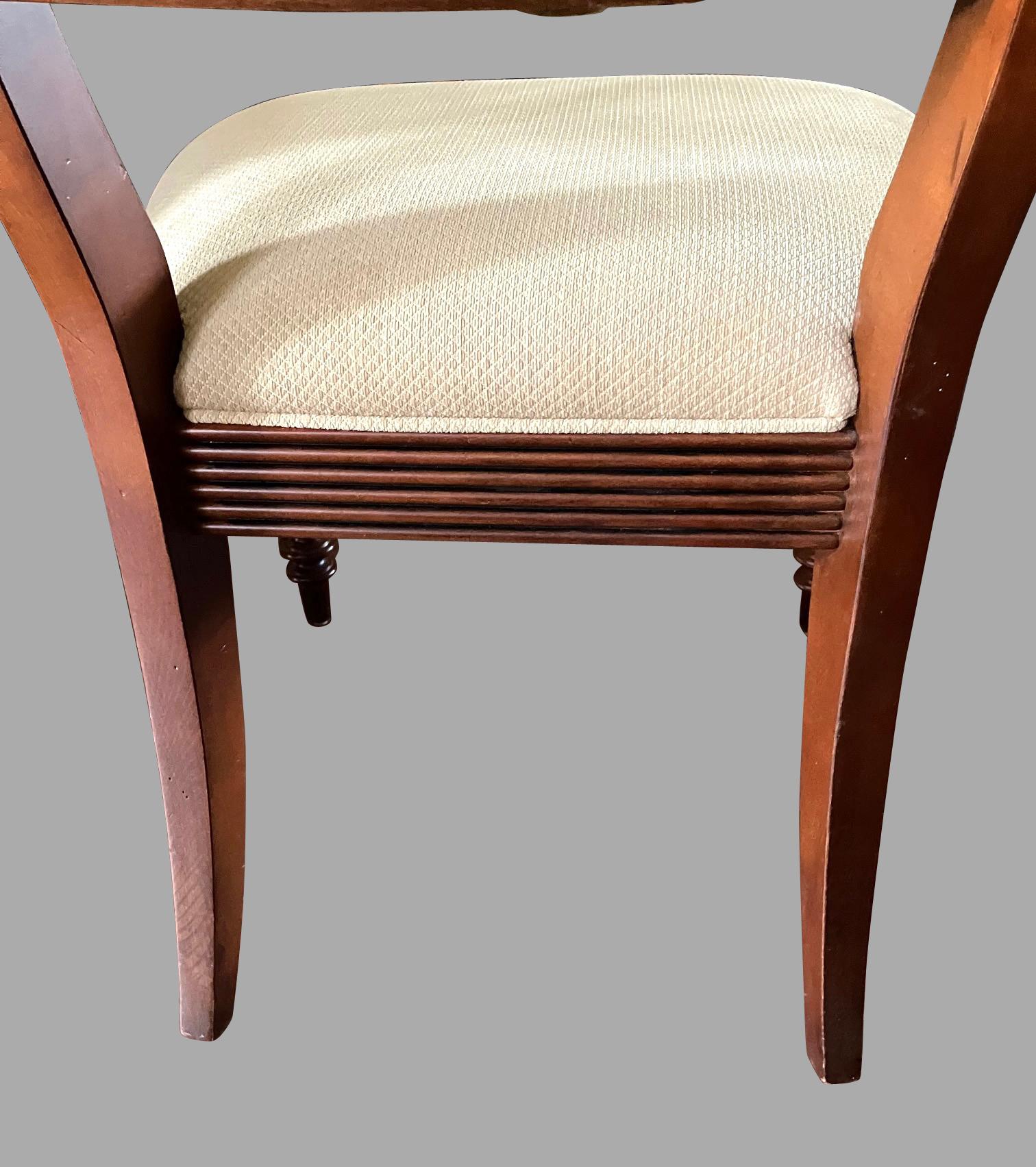 Set di 8 sedie da pranzo imbottite in stile Reggenza in vendita 2