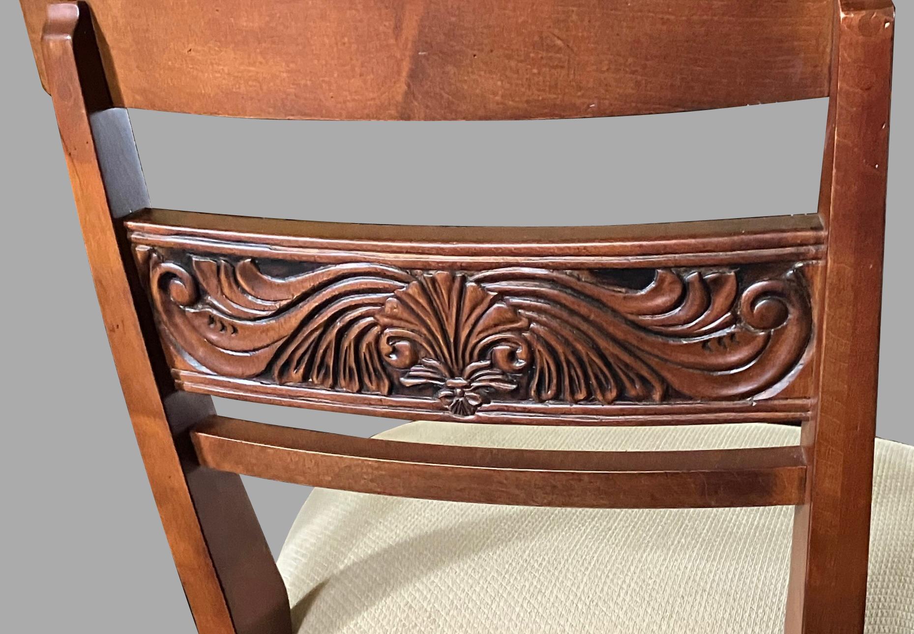 Set di 8 sedie da pranzo imbottite in stile Reggenza in vendita 3