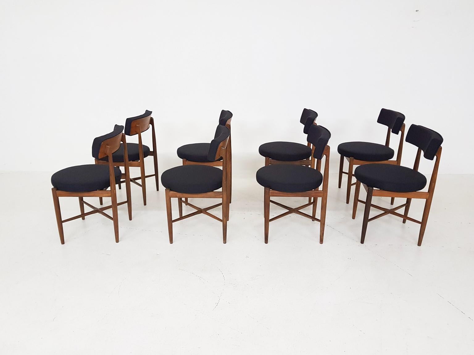 Set of 8 Victor Wilkins Teak Dining Chairs for G-plan, United Kingdom, 1960s In Good Condition In Amsterdam, NL