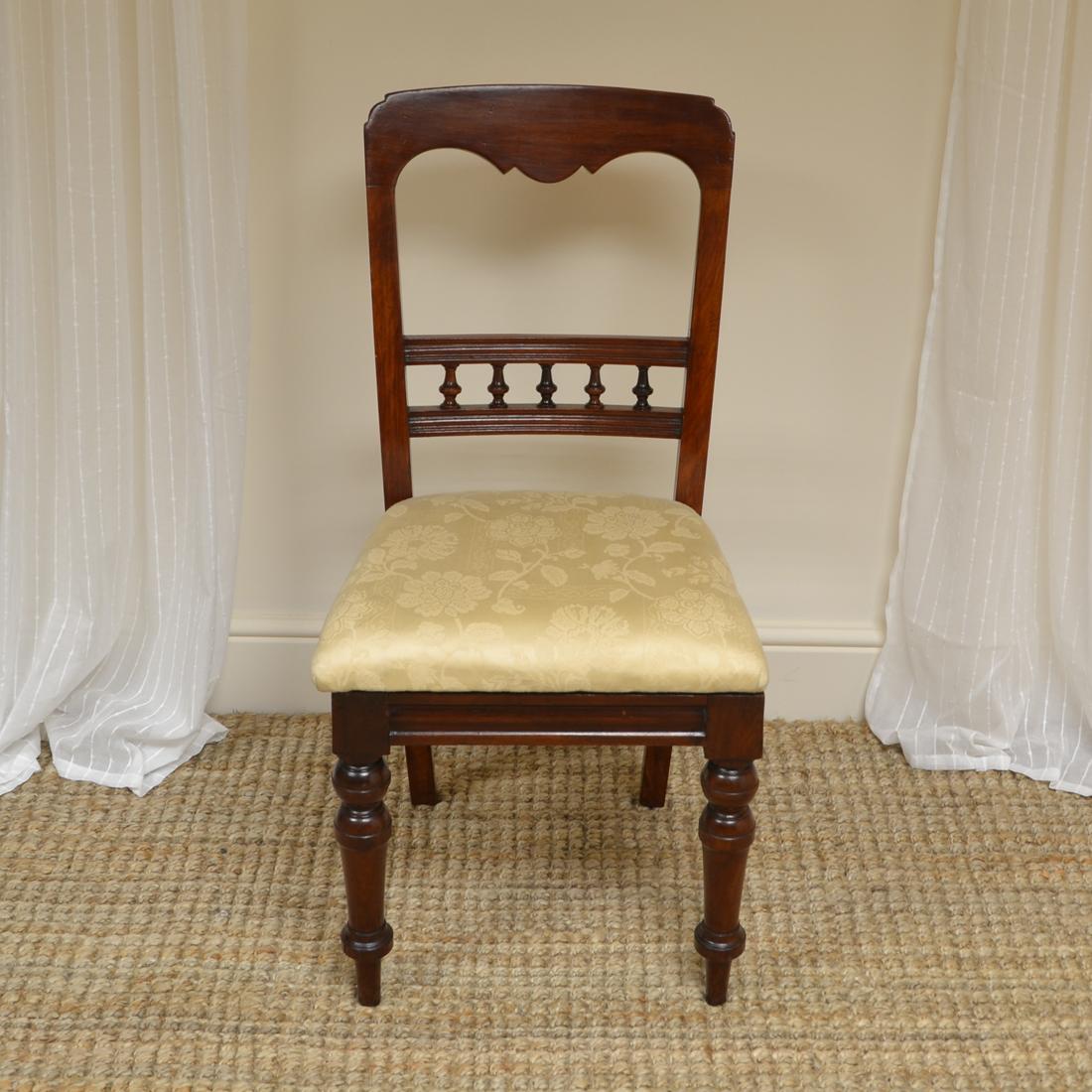 Set of 8 Victorian mahogany antique dining chairs

This set of 8 Victorian mahogany antique dining chairs dates from circa 1890 and have curved backs with an unusual turned gallery. They stand on splayed back legs, have beautifully turned front