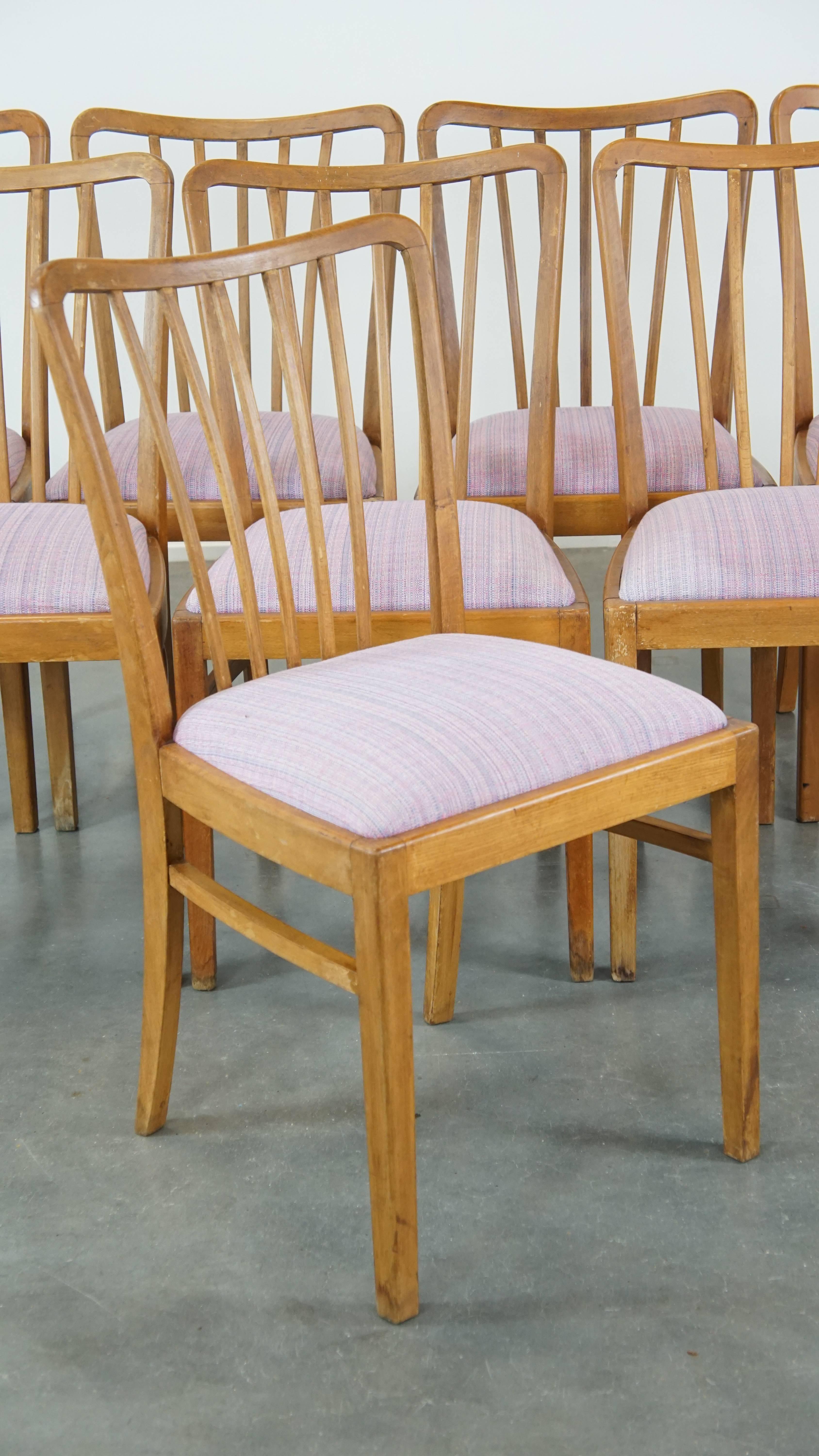 Set di 8 sedie da pranzo vintage di design danese degli anni '70 con sedute in tessuto viola in vendita 6
