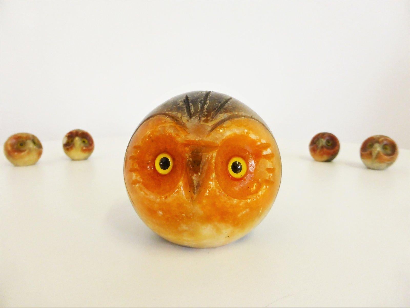 Ensemble de 8 figurines de hibou en marbre sculptées à la main dans les années 1970 - Mid-Century Decorative en vente 1