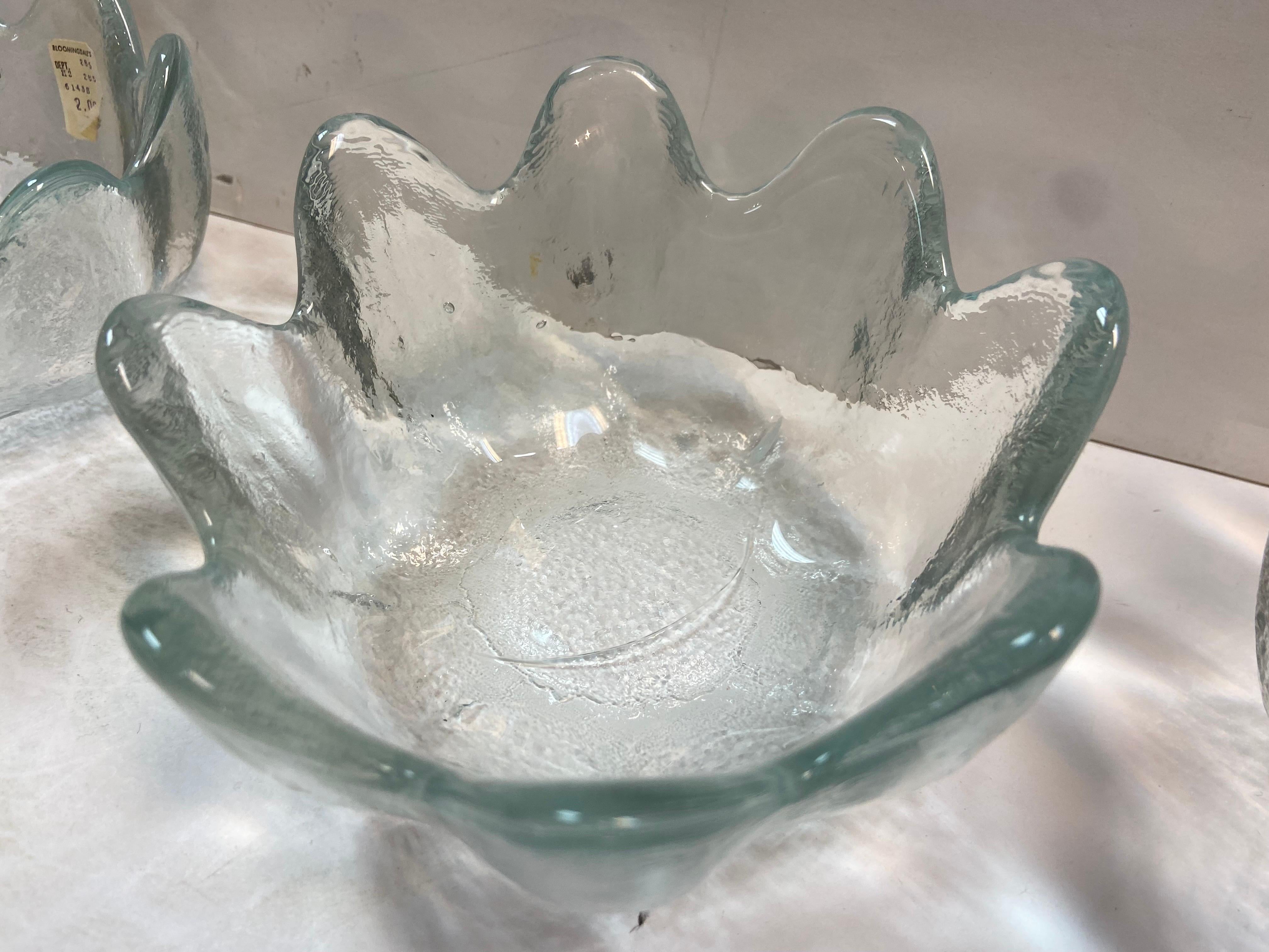Set of 8 Vintage Blenko Clear Petal Lotus Bowls Original Labels by Wayne Husted In Good Condition In Atlanta, GA