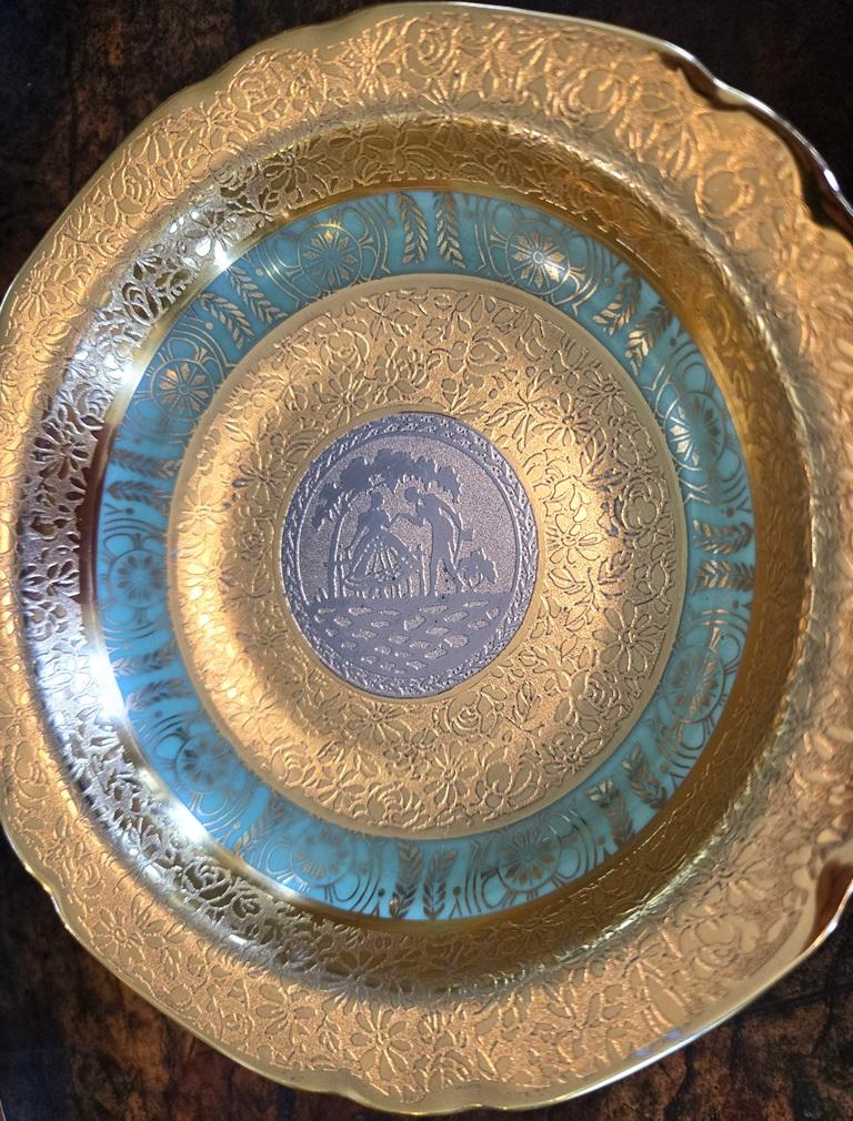 20th Century Set of 8 Vintage Bohemian 24kt Gold & Platinum Incrusted Wall Plaques & 3 Bowls For Sale