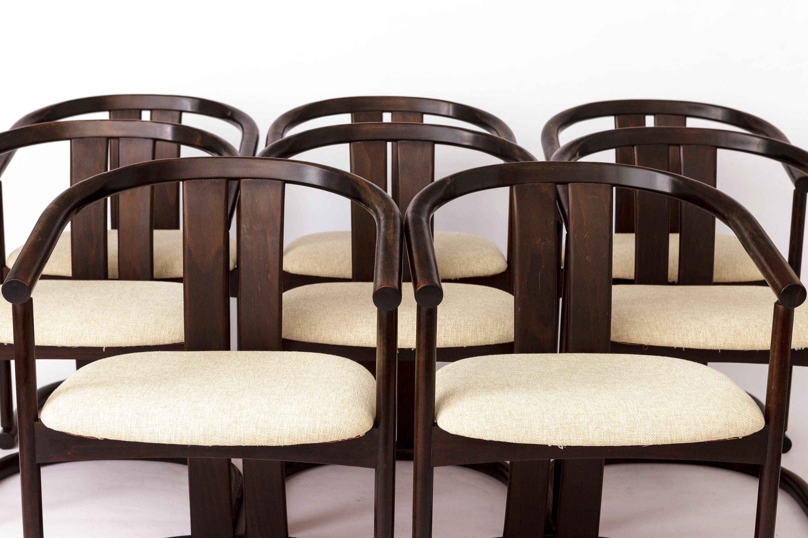 Set of 8 Vintage Dining Armchairs by Casala, Germany – 1960s/70s
Upgrade your dining space with this large set of 8 vintage dining armchairs by Casala, a renowned German manufacturer. Designed in the 1960s-1970s, these chairs offer both elegance and