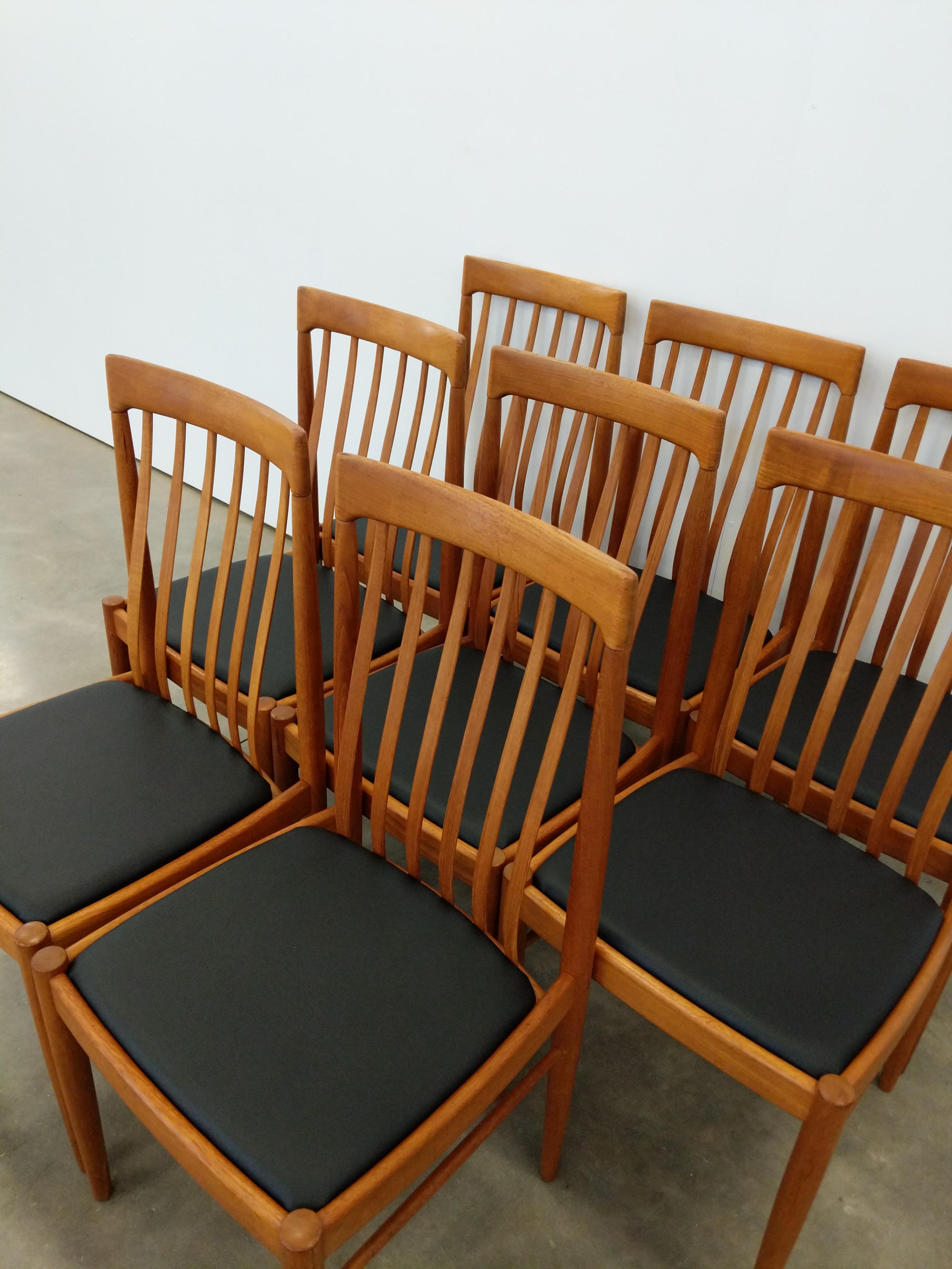 Set of 8 Vintage Danish Modern Dining Chairs by Bramin (Holz) im Angebot
