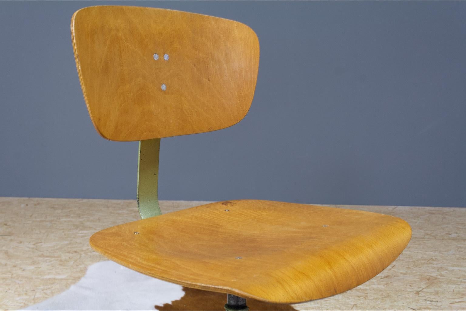 Mid-Century Modern Set of 8 Vintage Desk Swivel Chairs in Metal and Plywood, Germany, 1960s