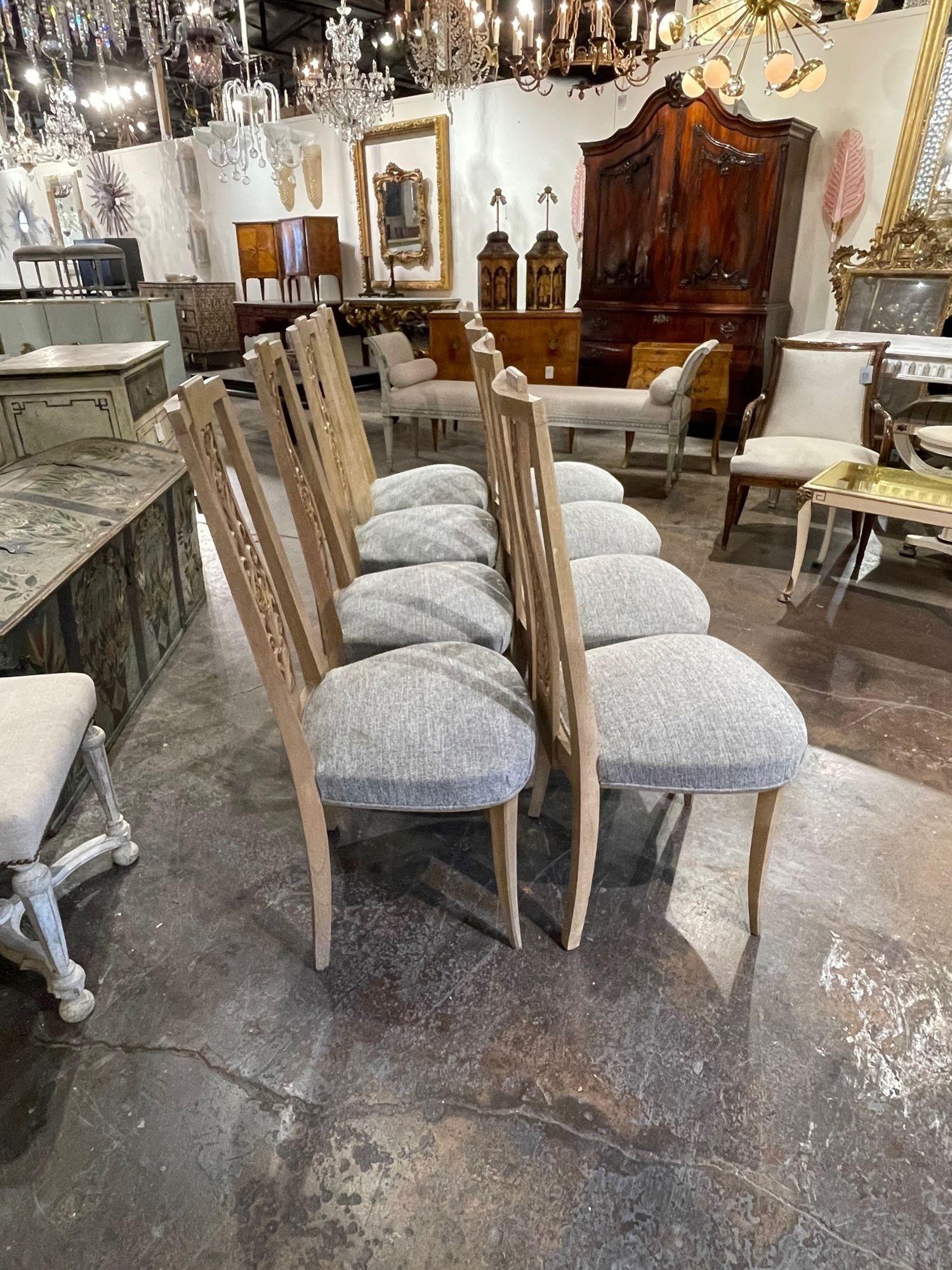 Ensemble de 8 chaises de salle à manger françaises vintage à haut dossier, sculptées à la main Bon état - En vente à Dallas, TX