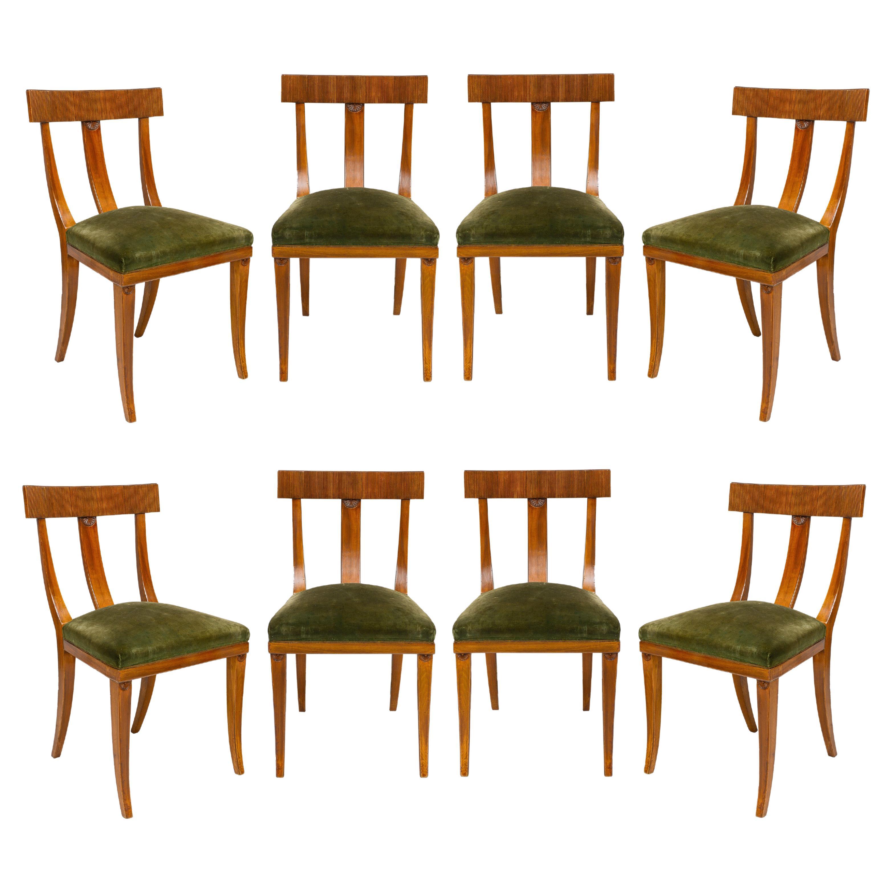 Satz von 8 italienischen Klismos-Esszimmerstühlen im Vintage-Stil