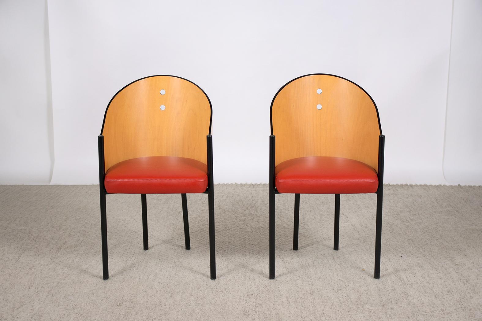 Tacheté Chaises de salle à manger vintage du milieu du siècle : Elegance dans le design du dossier de baril en vente