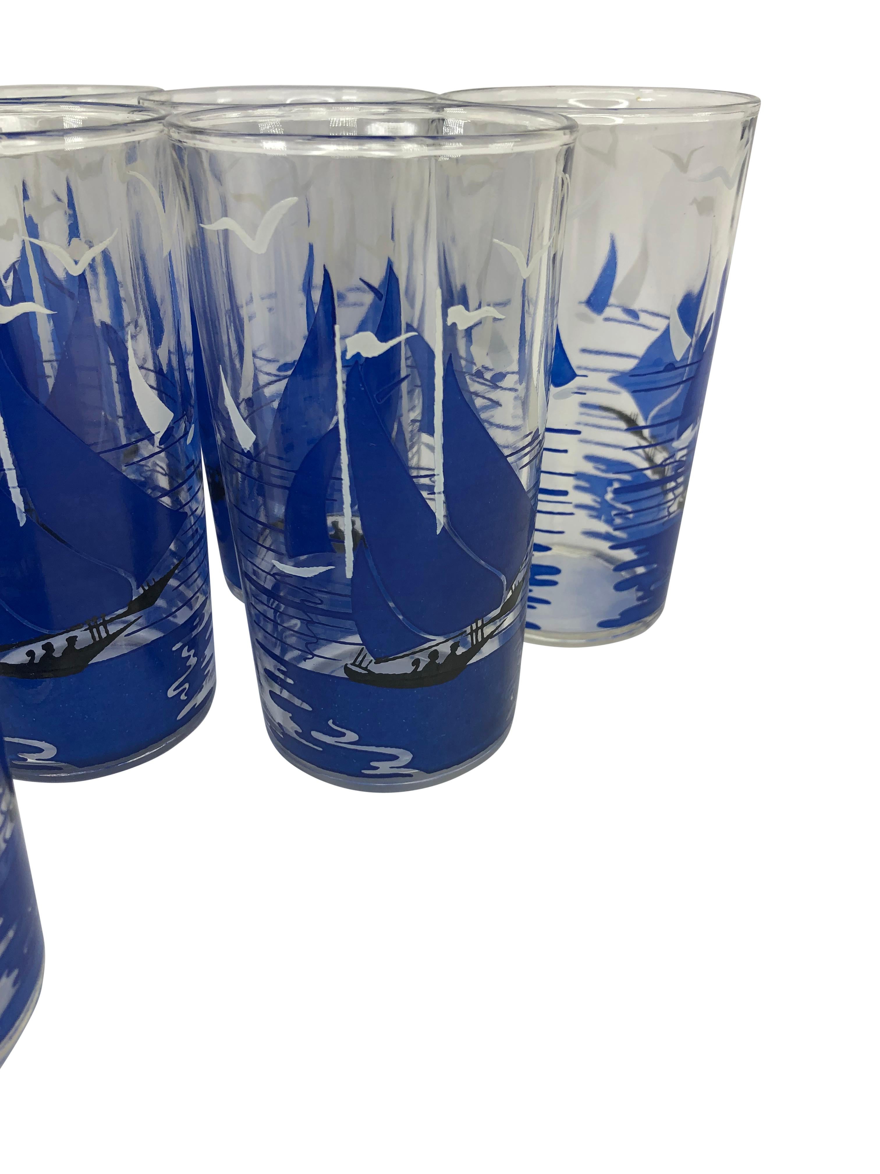 Set of 8 Vintage Mid Century Tumblers With Sailboats in Boat-Shaped Caddy In Good Condition For Sale In Chapel Hill, NC