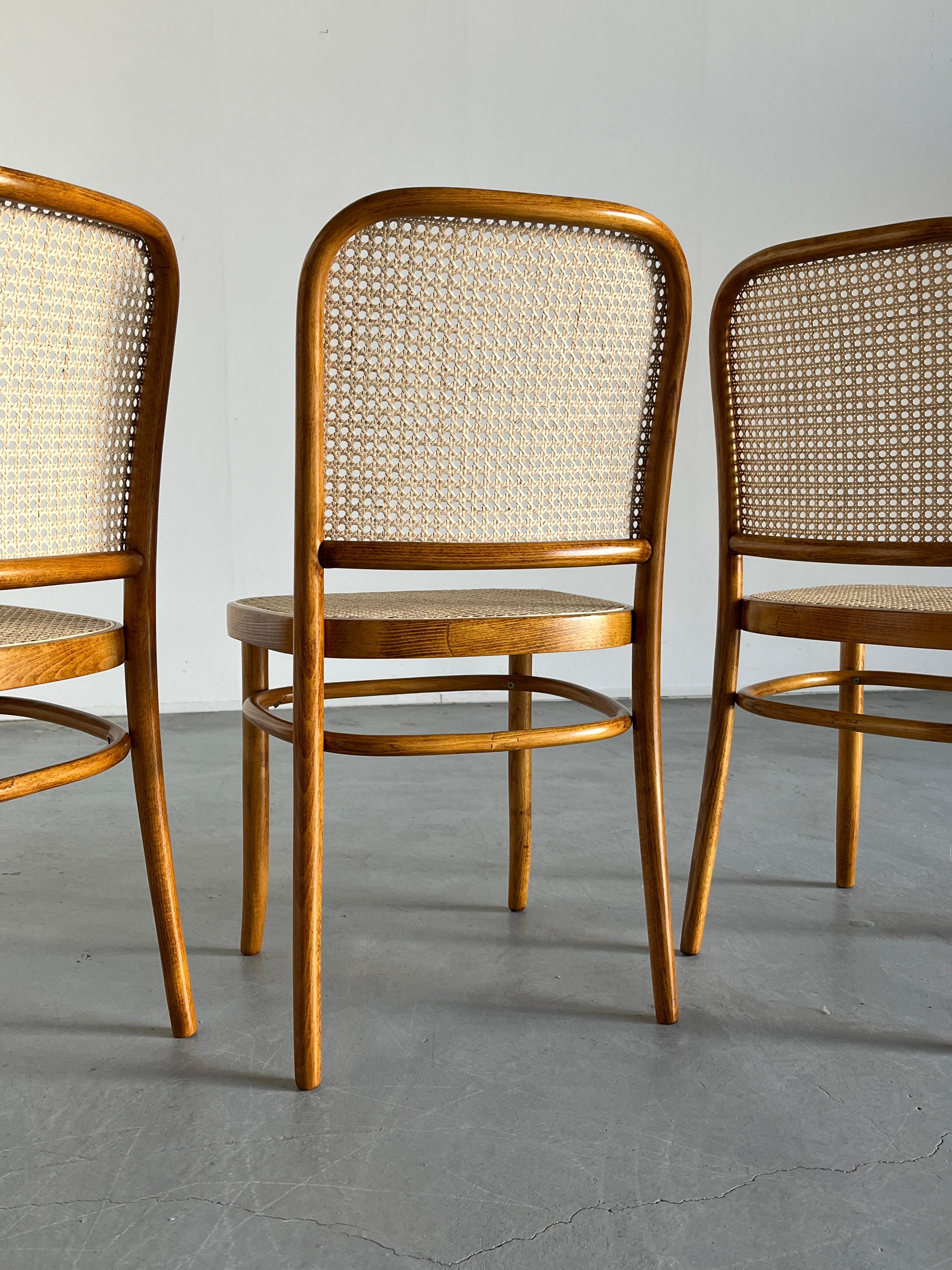 Late 20th Century Set of 8 Vintage Thonet Bentwood Prague Chairs by Josef Hoffman, 1970s, Restored