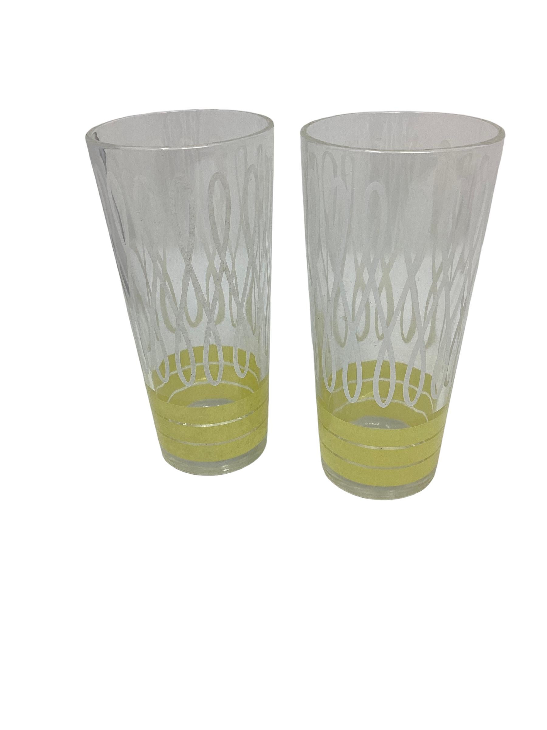 American Set of 8 Vintage Tumblers with White Swirled Design and Colored Bands  For Sale