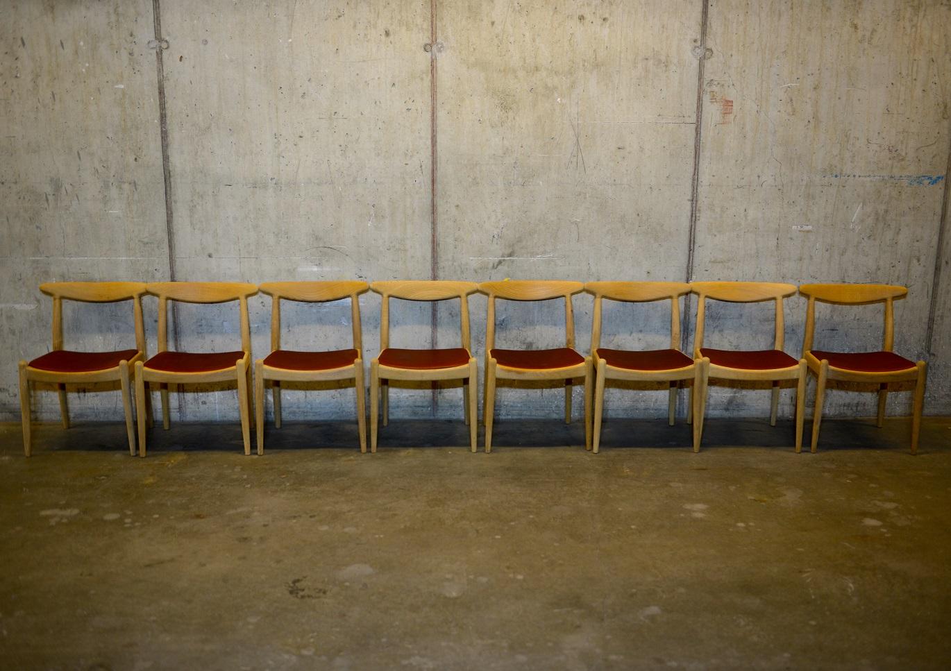 Danish Set of 8 W1 Oak and Leather Chairs by Hans J. Wegner, 1950s, C.M. Madsens DK For Sale