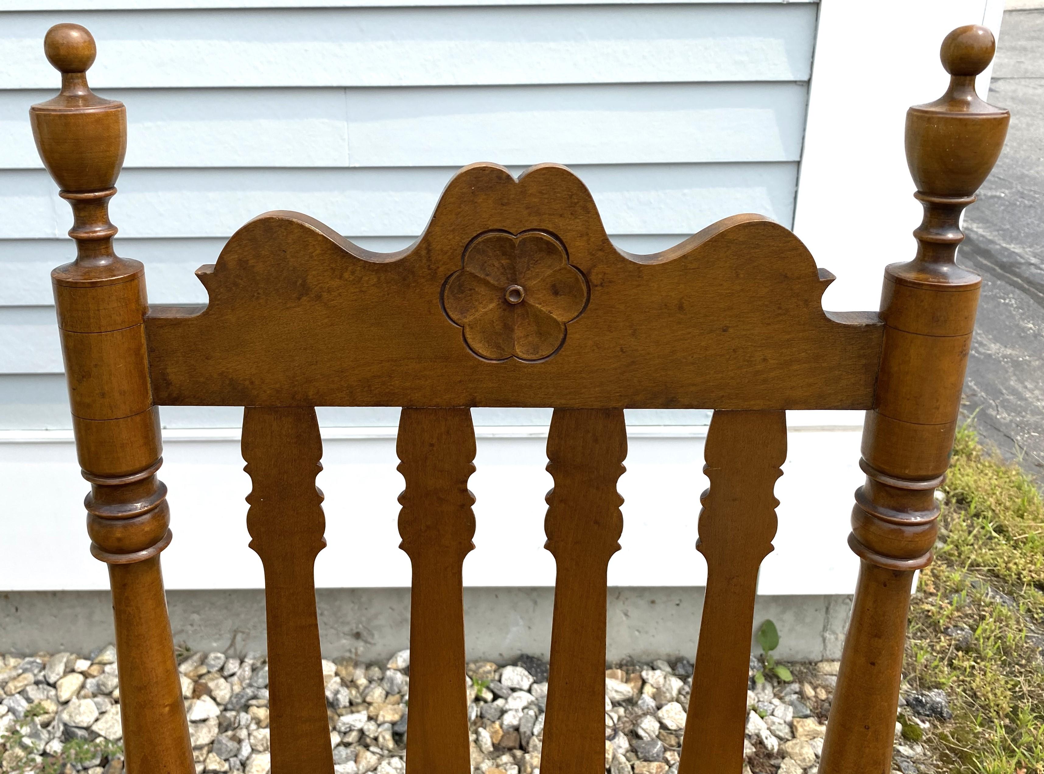 Hand-Carved Set of 8 Wallace Nutting Bannister Back Rush Seat Dining Chairs