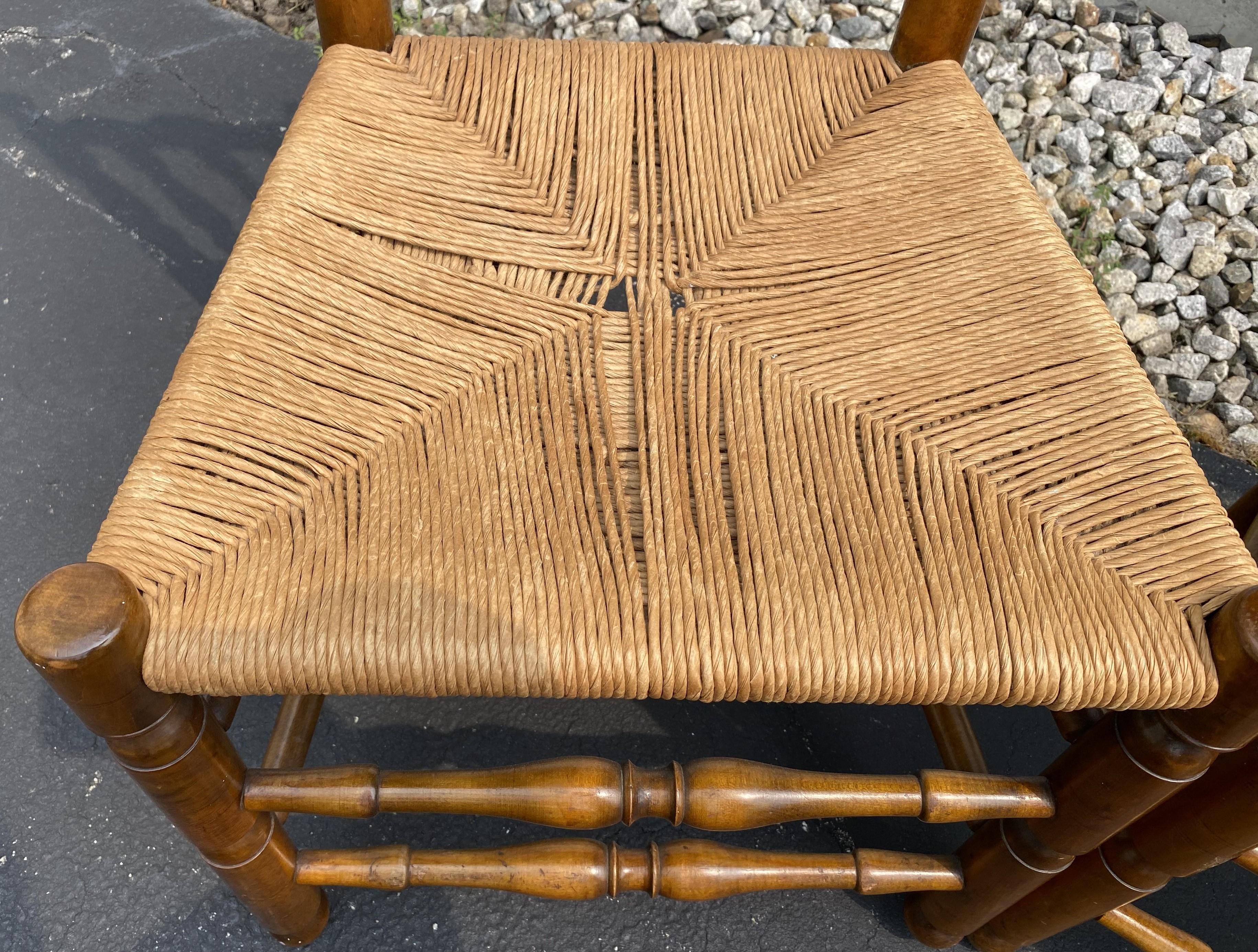 Set of 8 Wallace Nutting Bannister Back Rush Seat Dining Chairs In Good Condition In Milford, NH
