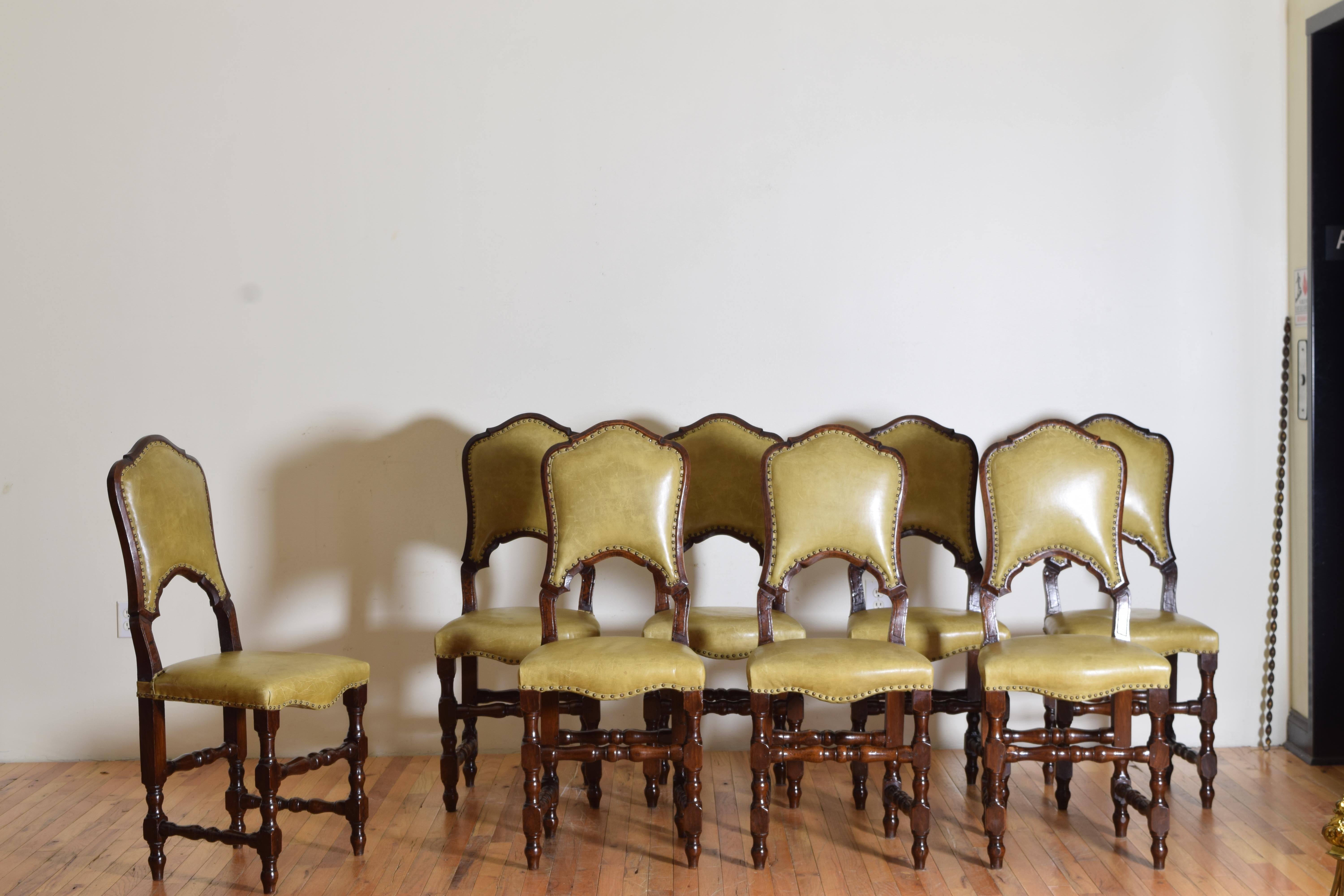 Baroque Set of 8 Walnut and Leather Upholstered Dining Chairs, 19th Century