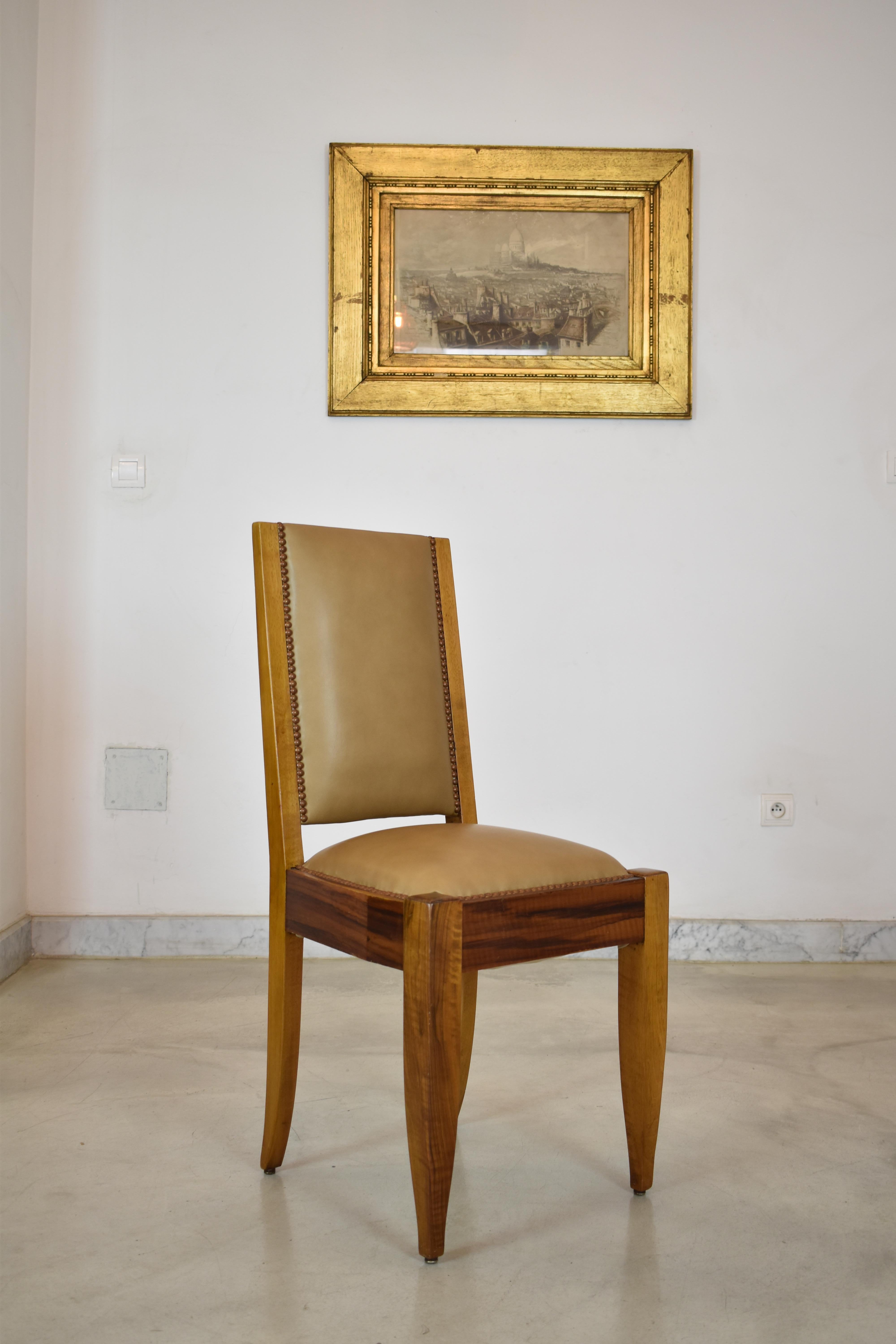 Set of 8 Walnut & Leather Dining Chairs with Extendable Table by André Sornay In Good Condition For Sale In Paris, FR