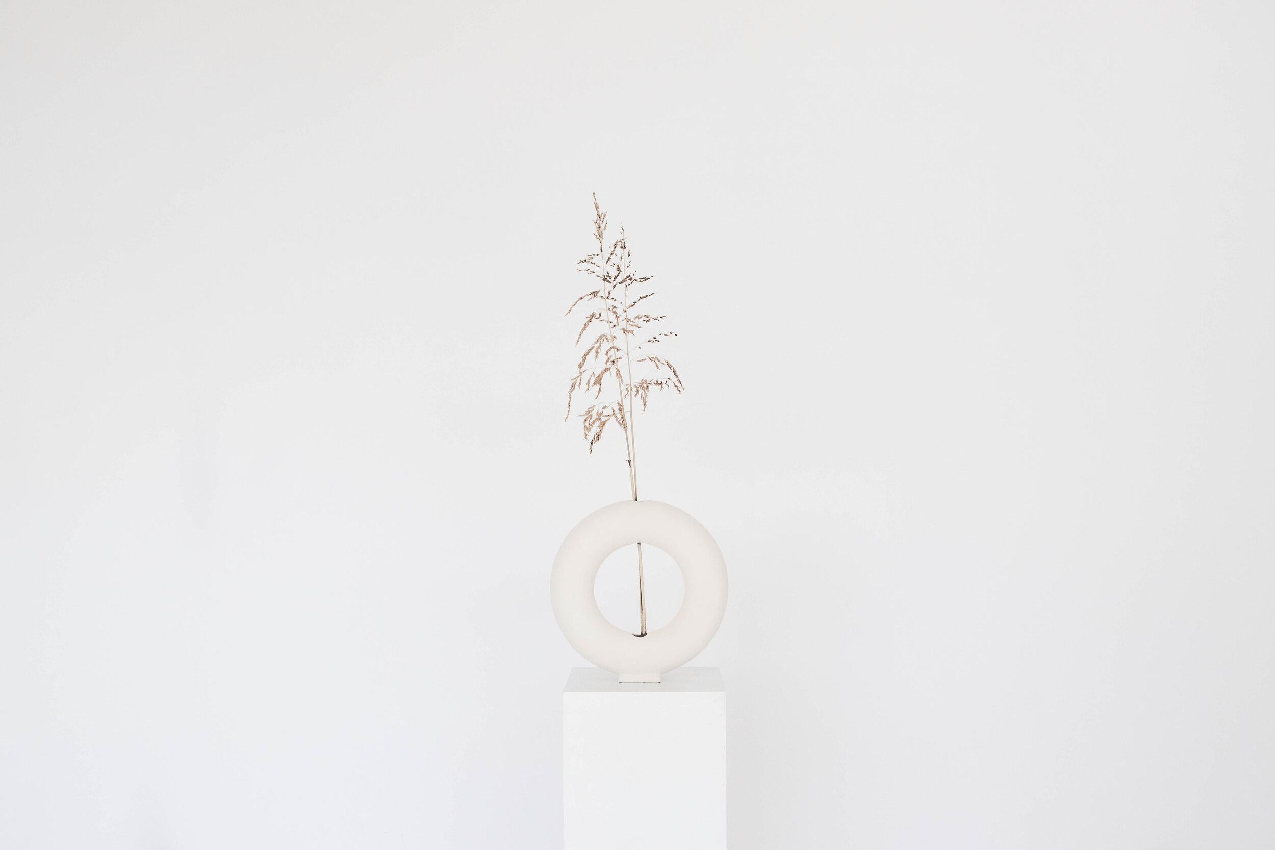 Spanish Set of 8 White Matt Vacuum Vases by Valeria Vasi For Sale