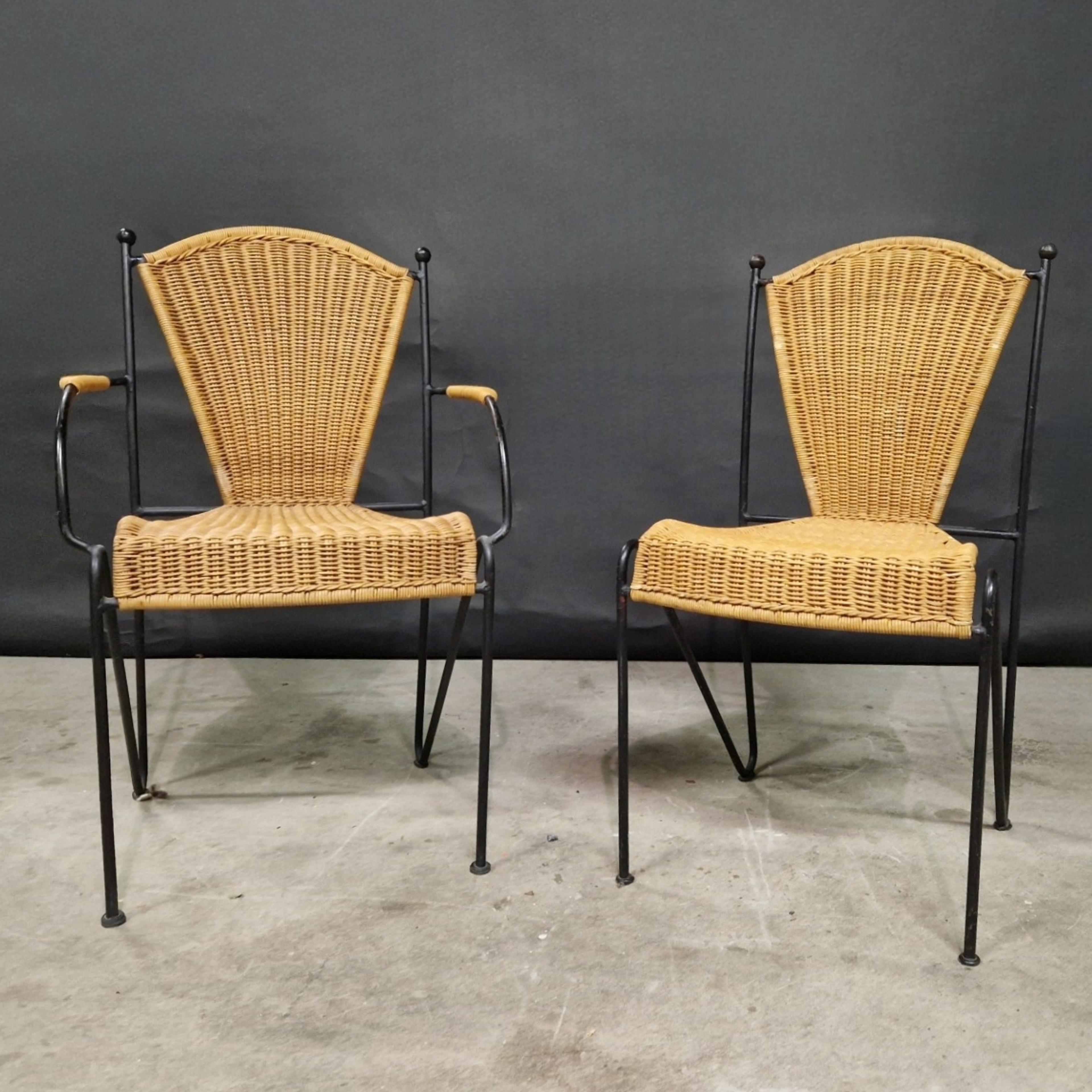 French set of 8 wicker and iron dining chairs For Sale