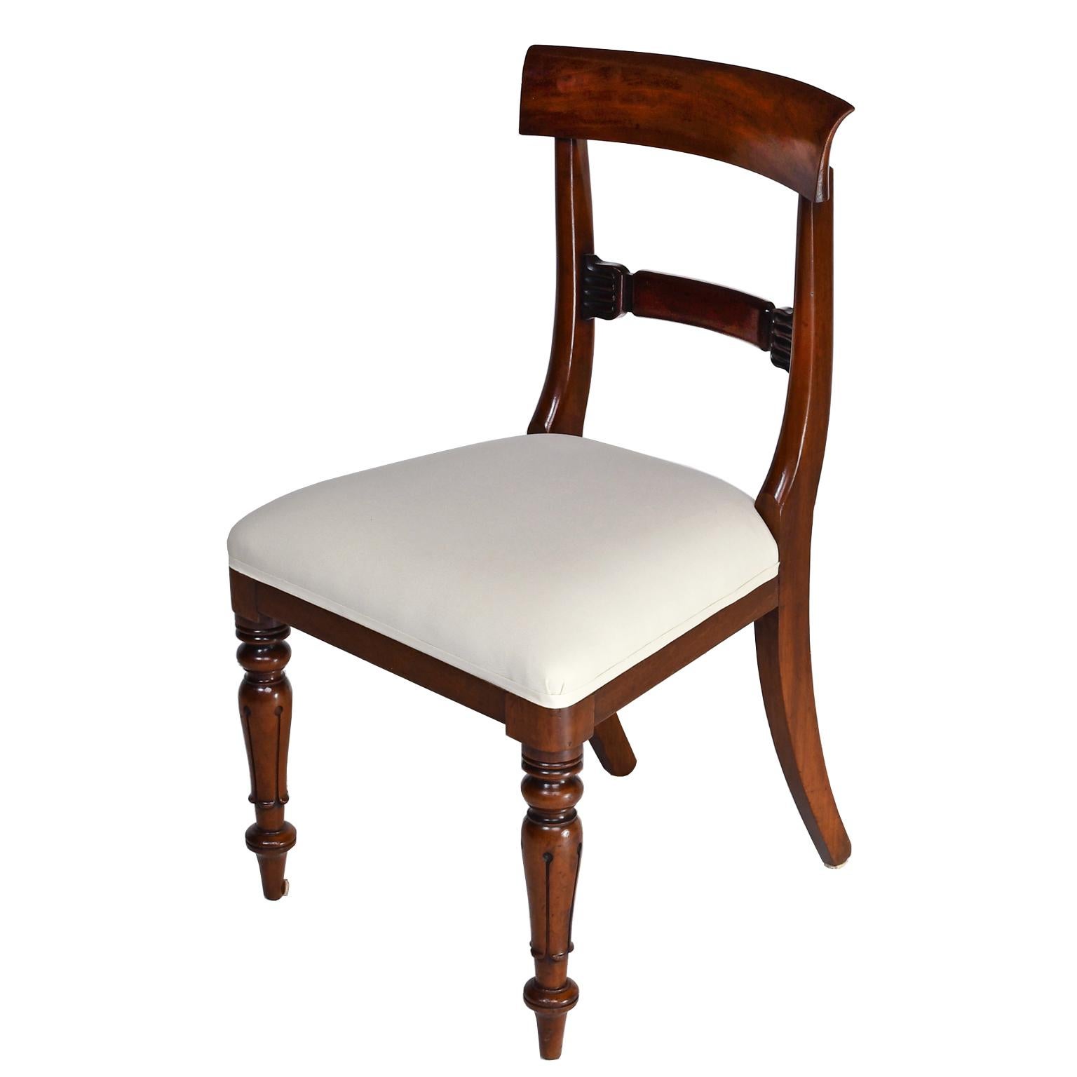 Set of 8 William IV Antique English Dining Chairs in Mahogany w 2 Arms & 6 Sides For Sale 7