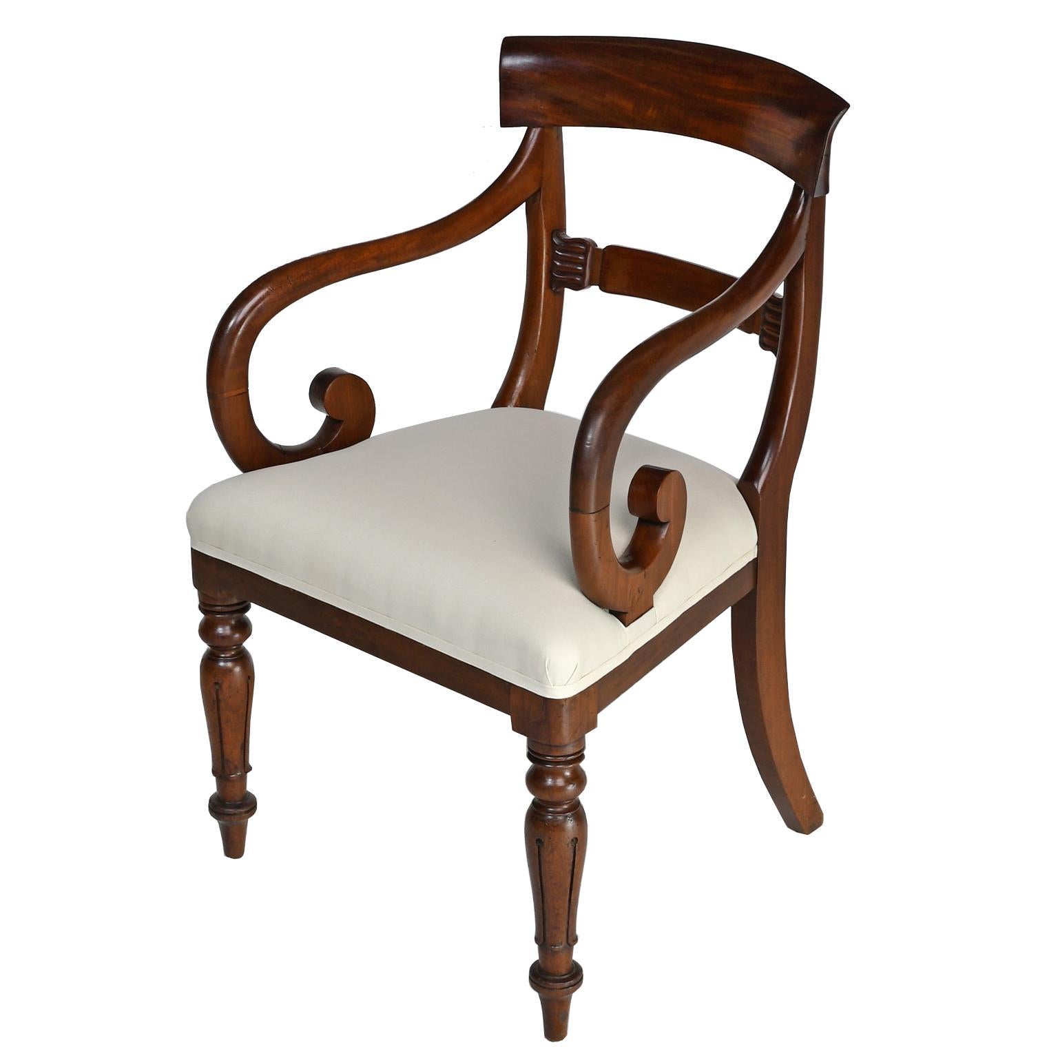 Polished Set of 8 William IV Antique English Dining Chairs in Mahogany w 2 Arms & 6 Sides For Sale