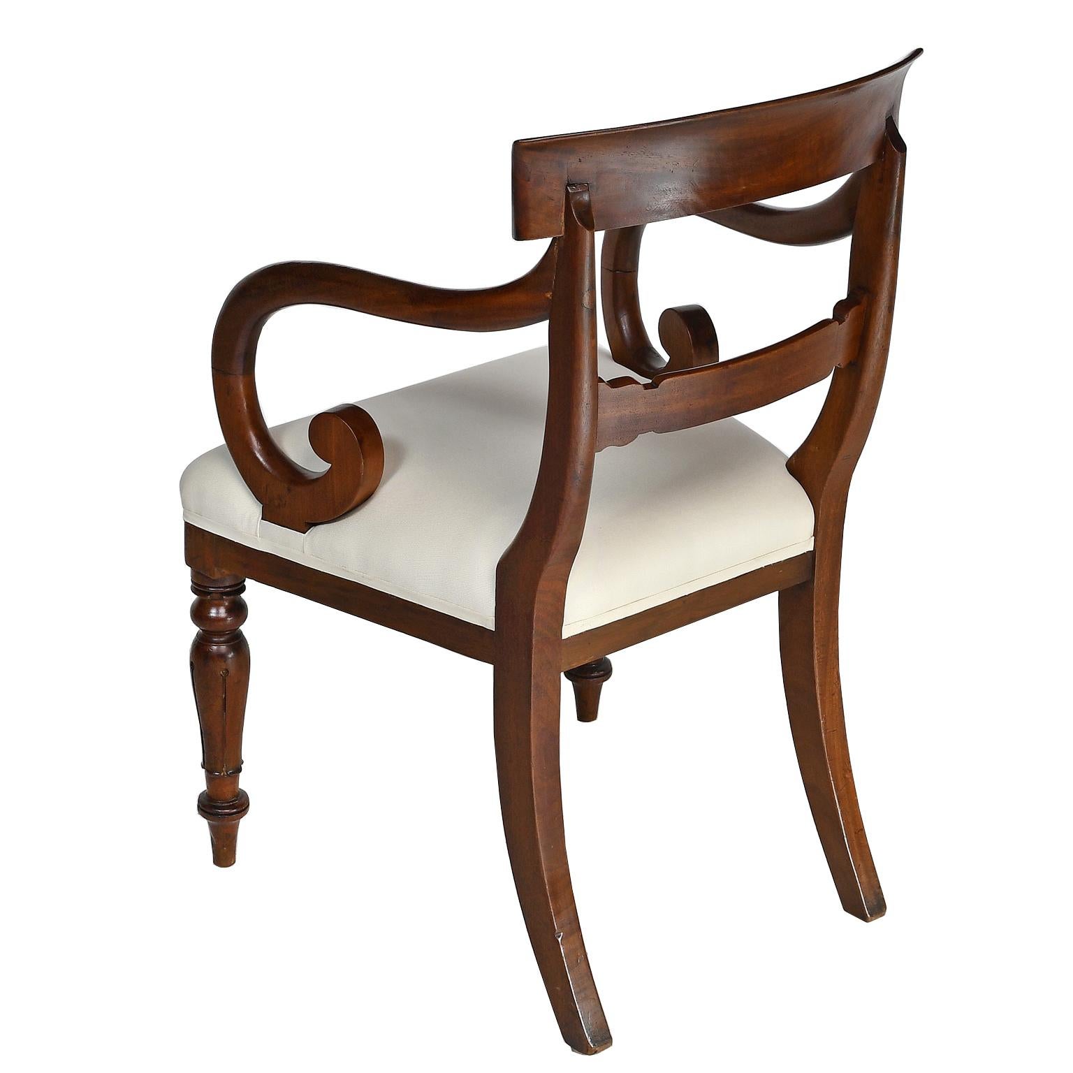 Set of 8 William IV Antique English Dining Chairs in Mahogany w 2 Arms & 6 Sides In Good Condition For Sale In Miami, FL
