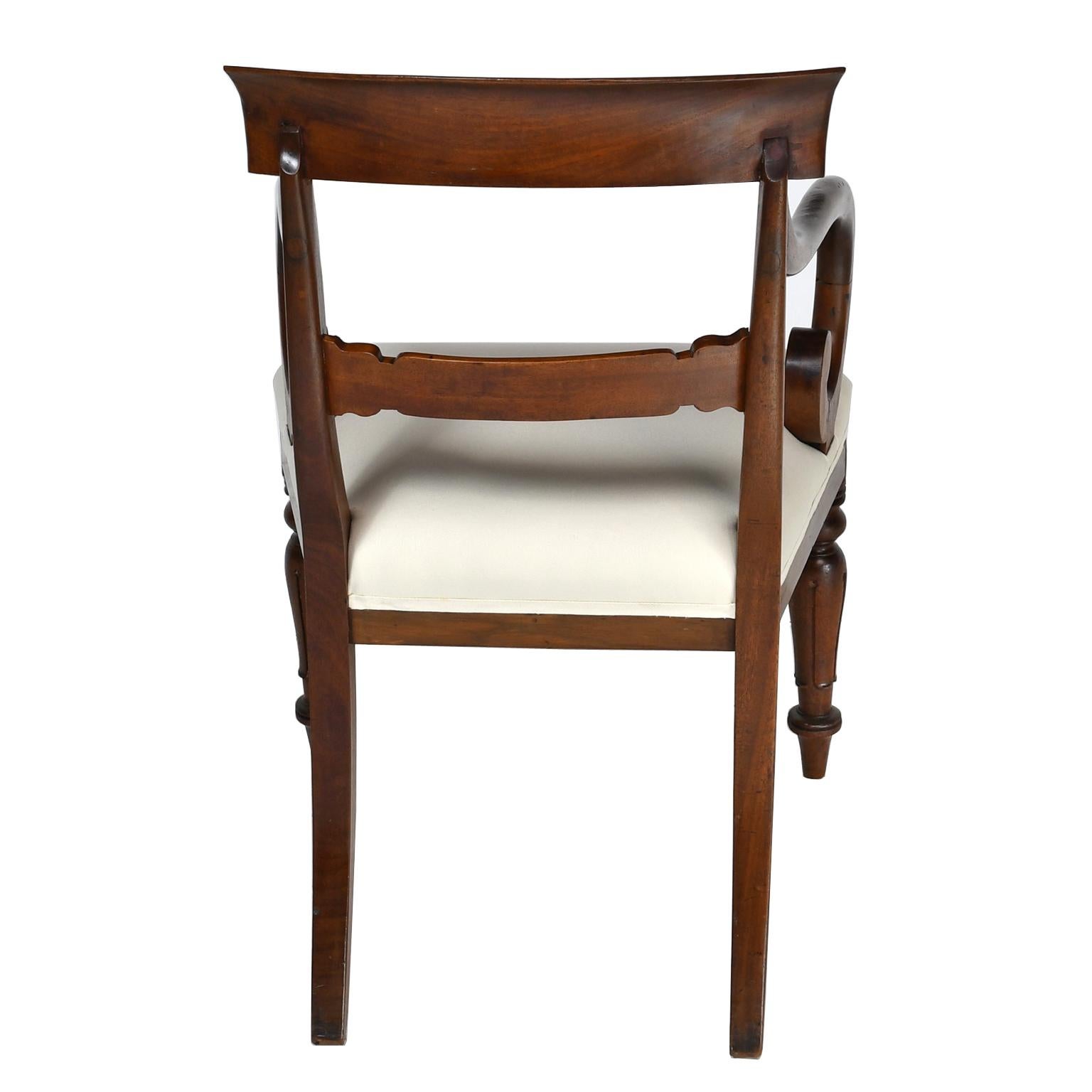 Set of 8 William IV Antique English Dining Chairs in Mahogany w 2 Arms & 6 Sides For Sale 1