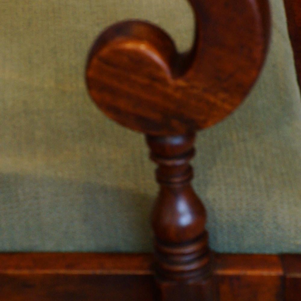 This set of 8 William IV mahogany dining chairs were made circa 1820.
This fine set of chairs were made in a high-end workshop, where the chairmaker chose high grade mahogany before starting the task of making these chairs.
The joined turned and