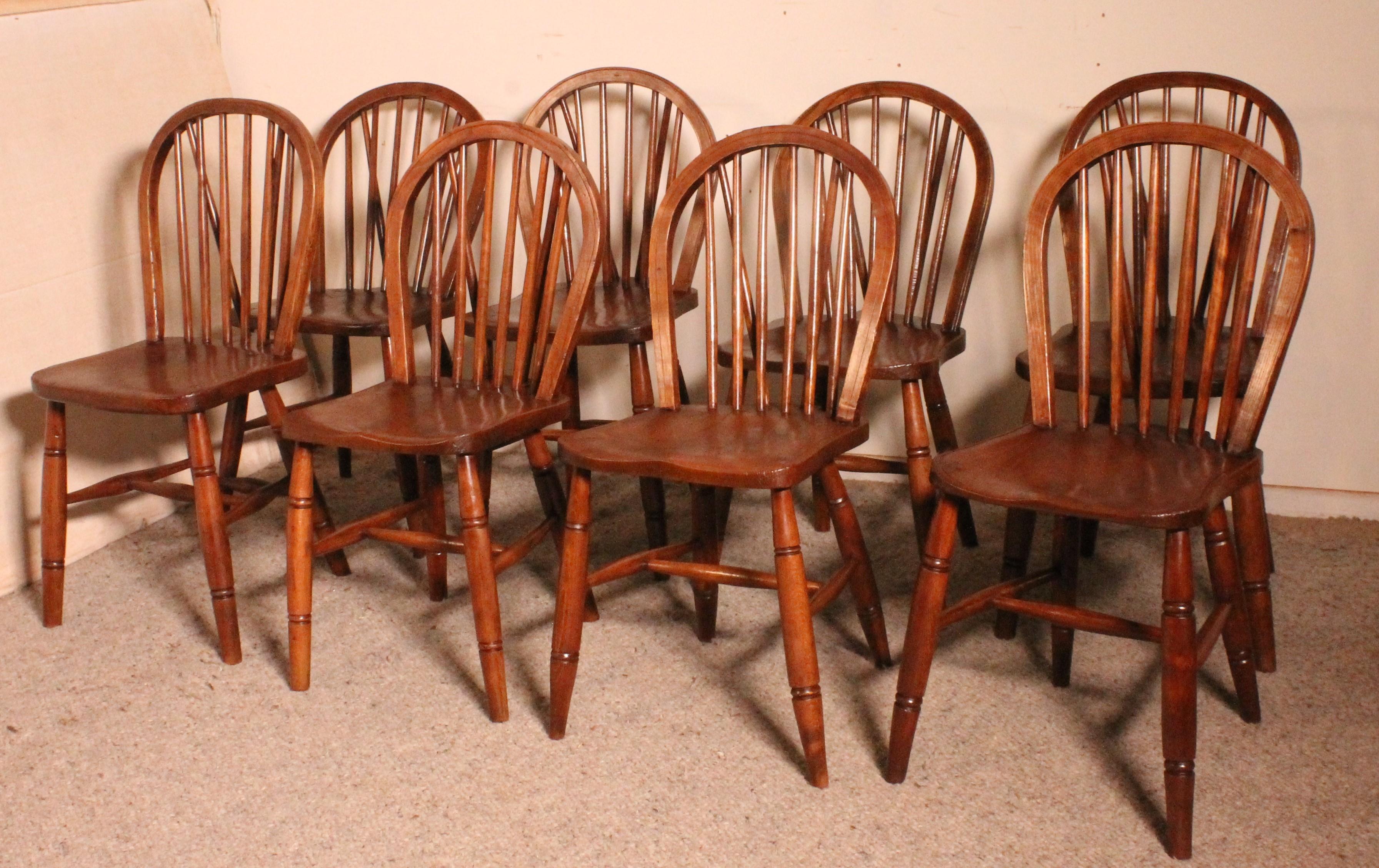 A fine set of 8 chestnut windsor chairs from the 19th century-England

Very nice set which stands out for its good quality and number. It is unusual to find a set of 8 windsor chairs
Very nice patina and in very good condition
The chairs are