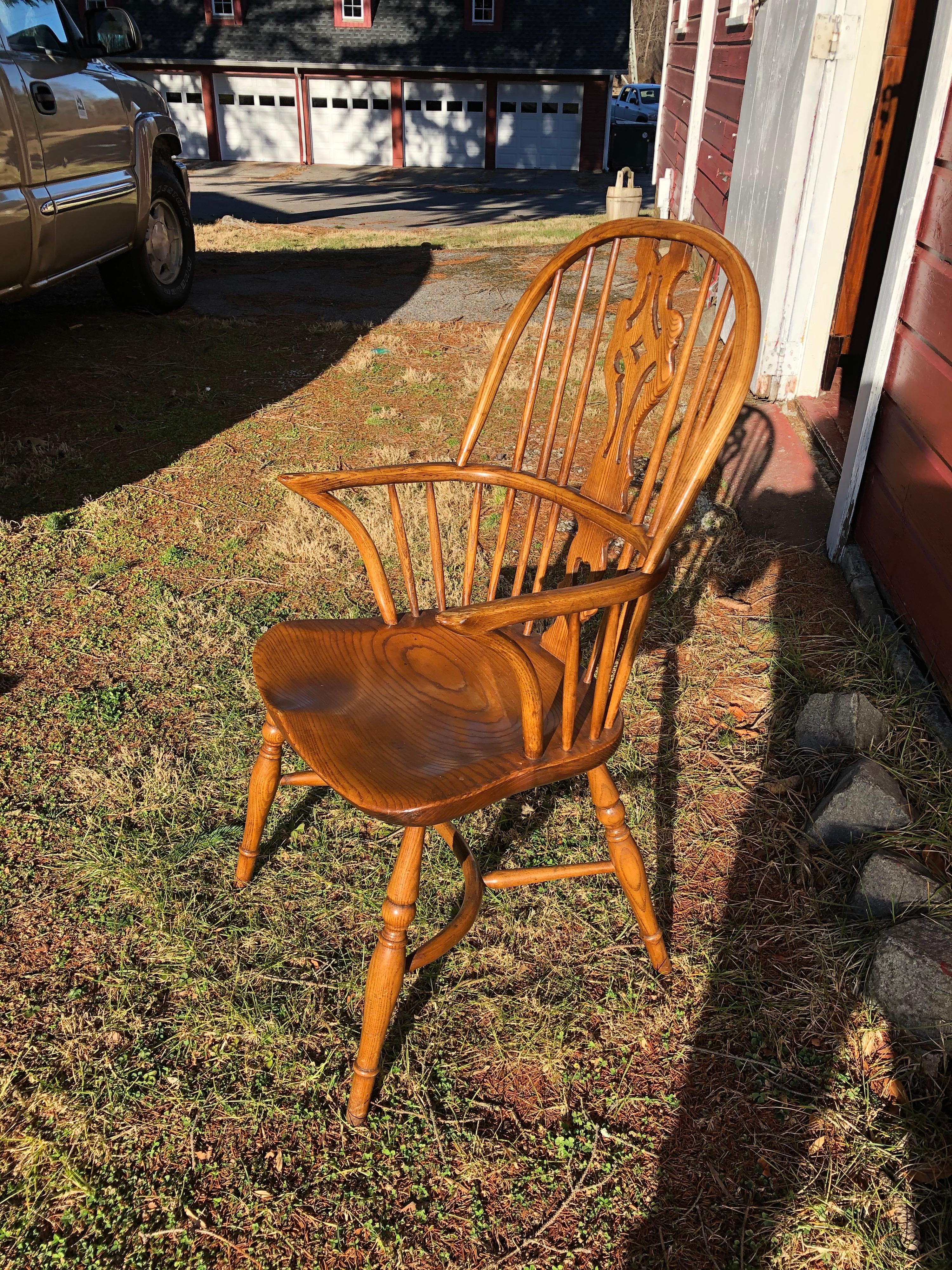 Set of Windsor Chairs In Good Condition For Sale In Garrison, NY