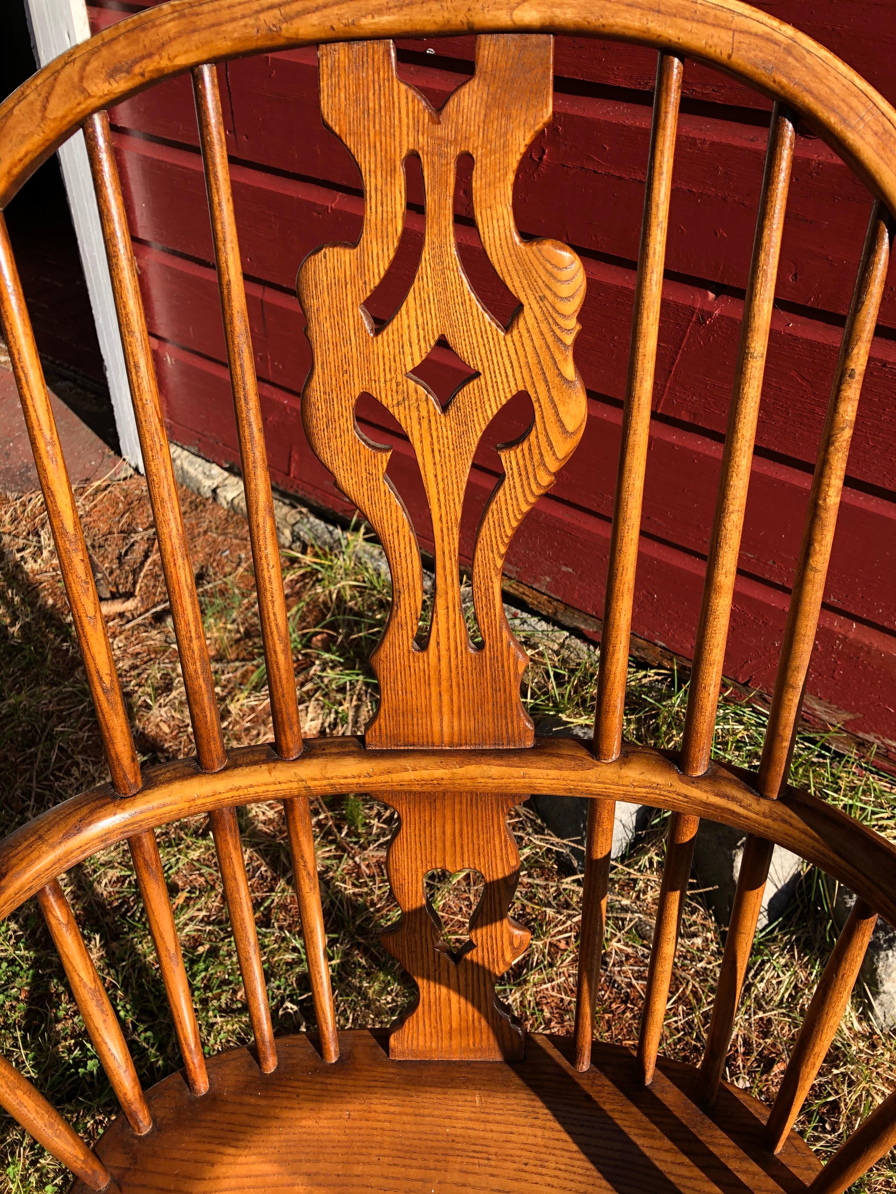 20th Century Set of Windsor Chairs For Sale