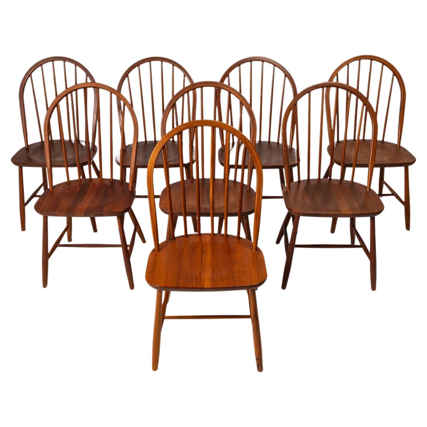Set of 8 Windsor Dining Chairs by Erik Ole Jørgens for Tarm Stole, Denmark, 1960 For Sale