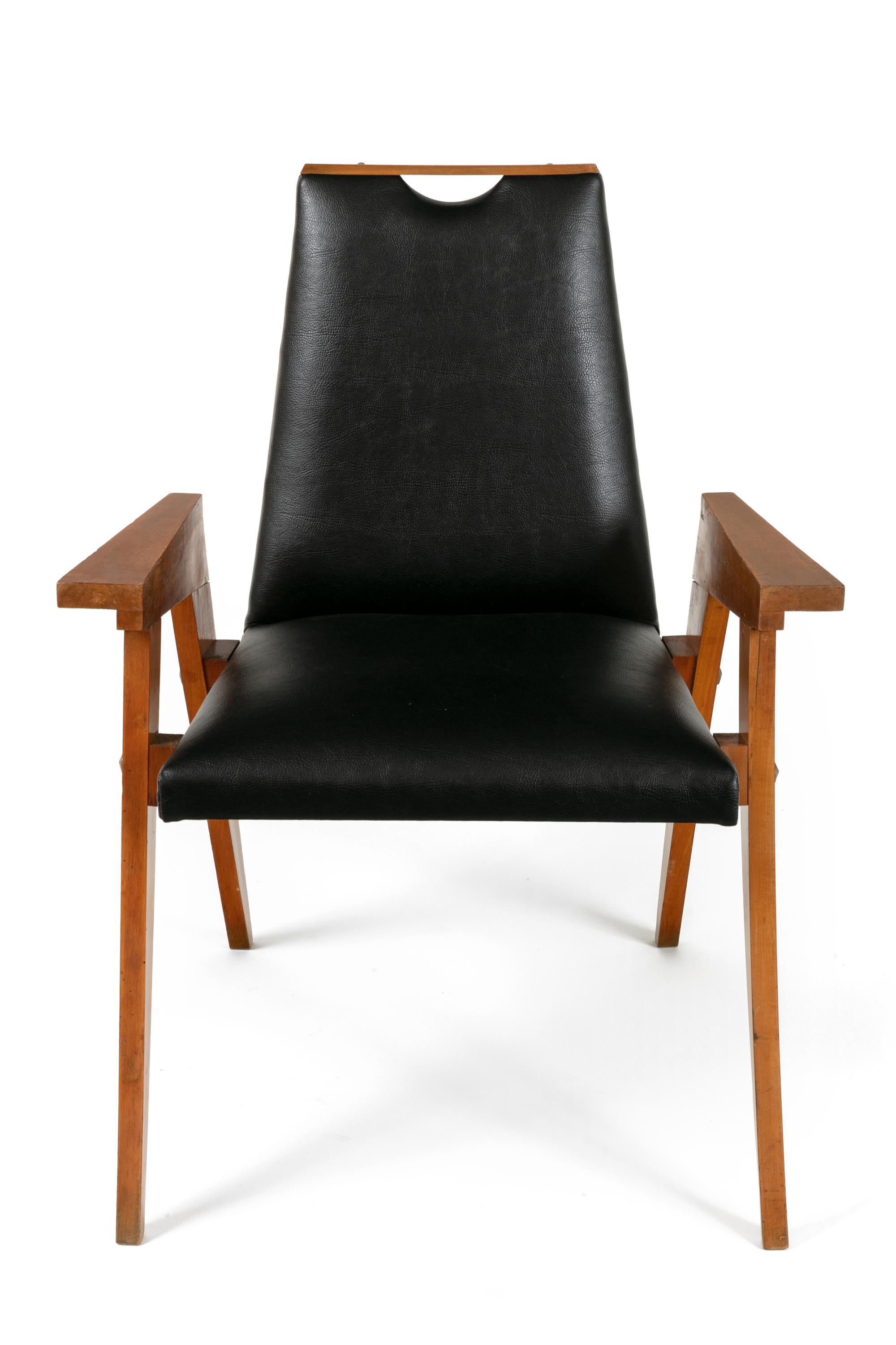Mid-Century Modern Set of 8 Wood Framed Dining Chairs Upholstered in Black Leather, Italy 1960s