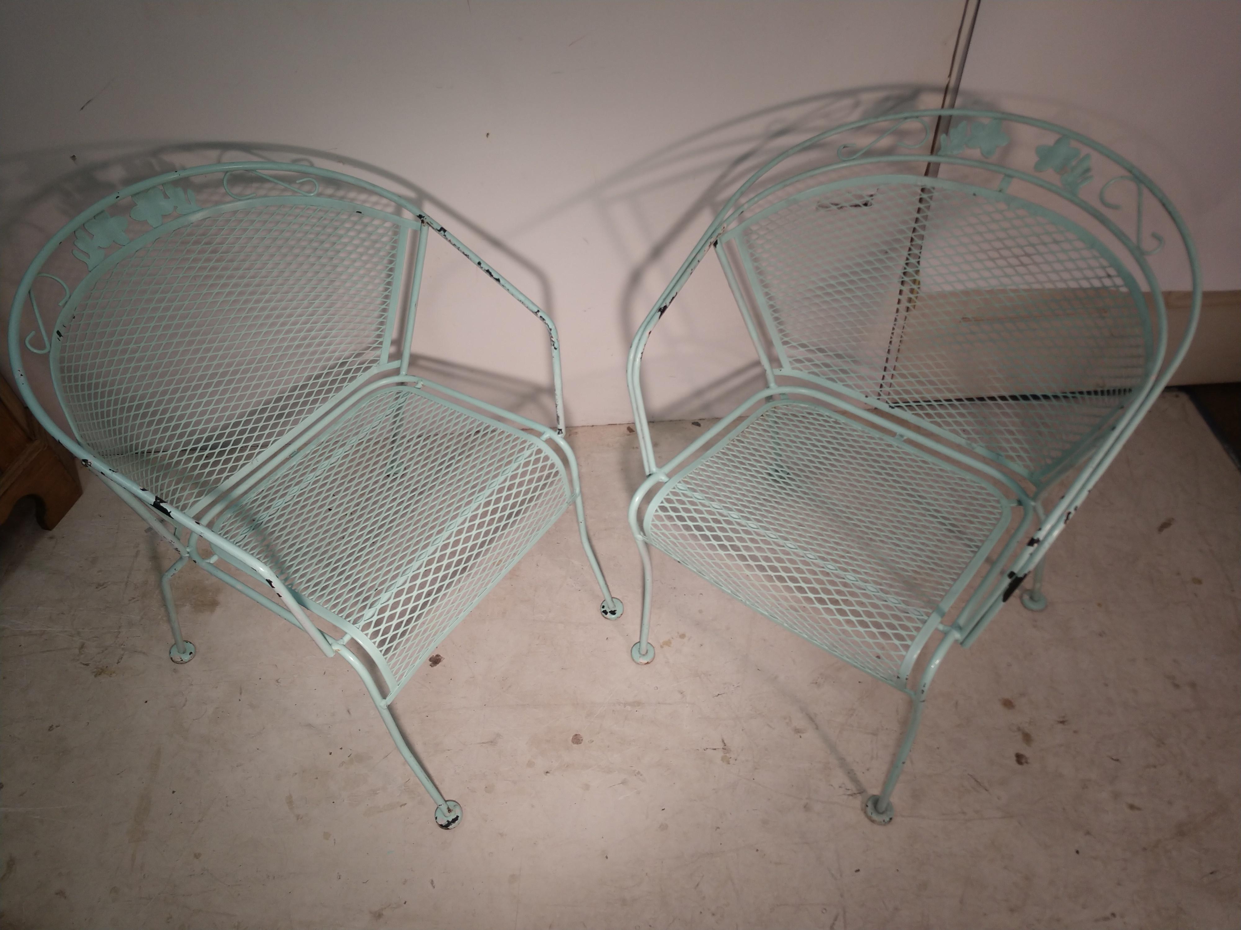 Set of 8 Woodard Mid Century Outdoor Patio Chairs with Table In Good Condition In Port Jervis, NY