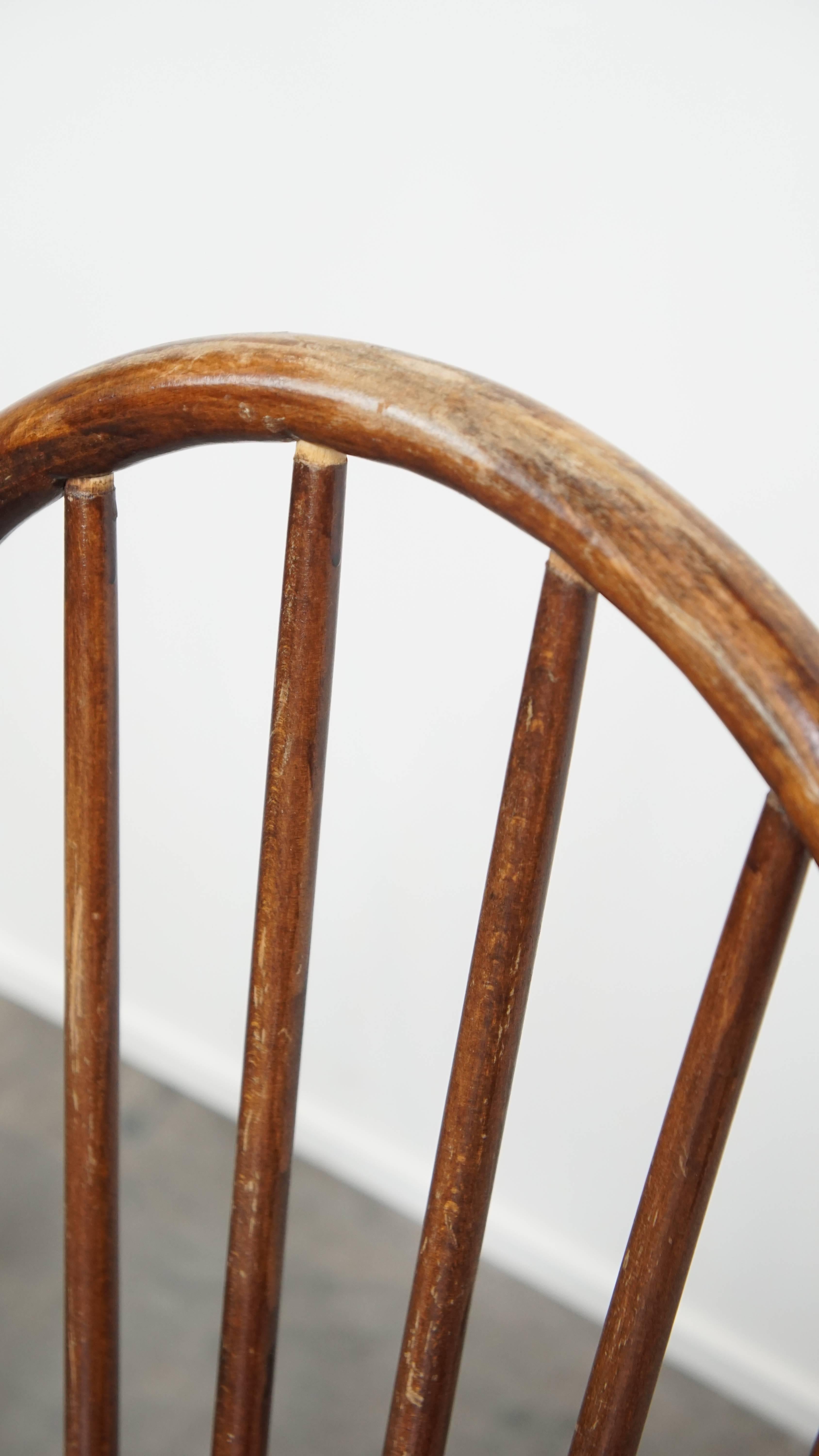 Conjunto de 8 sillas Windsor de madera con respaldo de huso de los años 70 en venta 8