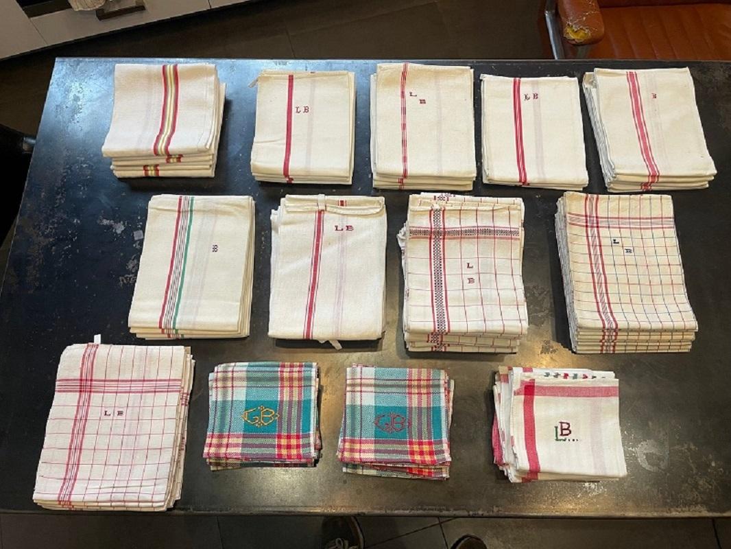 Set of 82 French Kitchen Table Towels in Linen Canvas with Embroidery, 1920s
 
 Vintage Design
 Large lot of 82 old table towels in mixed linen canvas with 20th century embroidery - French bistro kitchen ideal for household linen
 Perfect condition