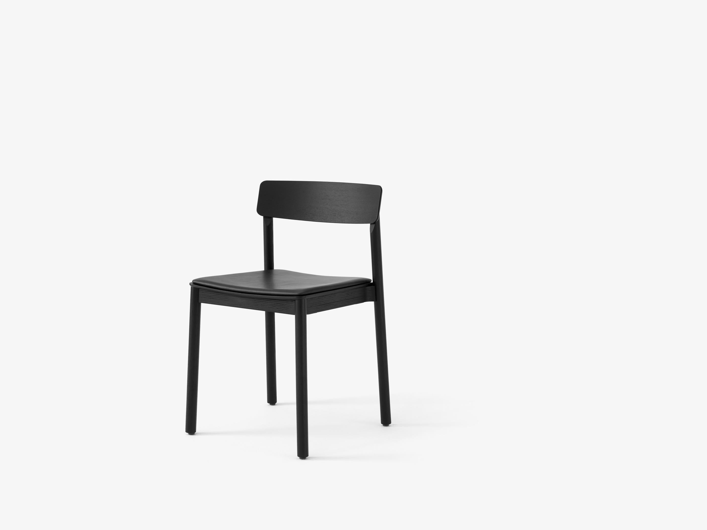 Satz von 8bettigen Stühlen Tk3-Schwarzes Leder/Schwarz lackierte Esche von T&K für &Tradition (Skandinavische Moderne) im Angebot