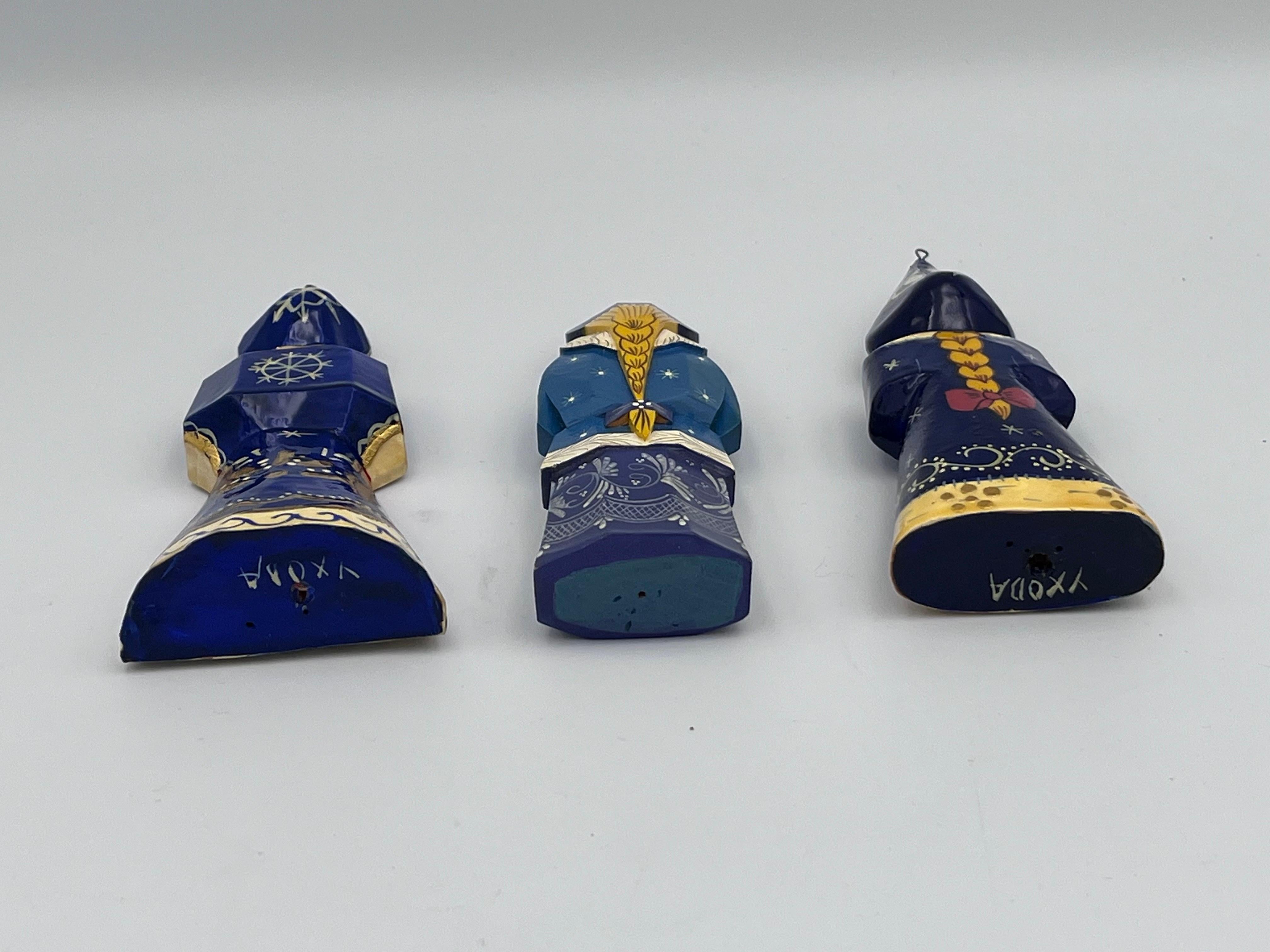 Ensemble de 9 décorations de Noël figuratives orthodoxes orientales du 20e siècle peintes à la main en vente 10