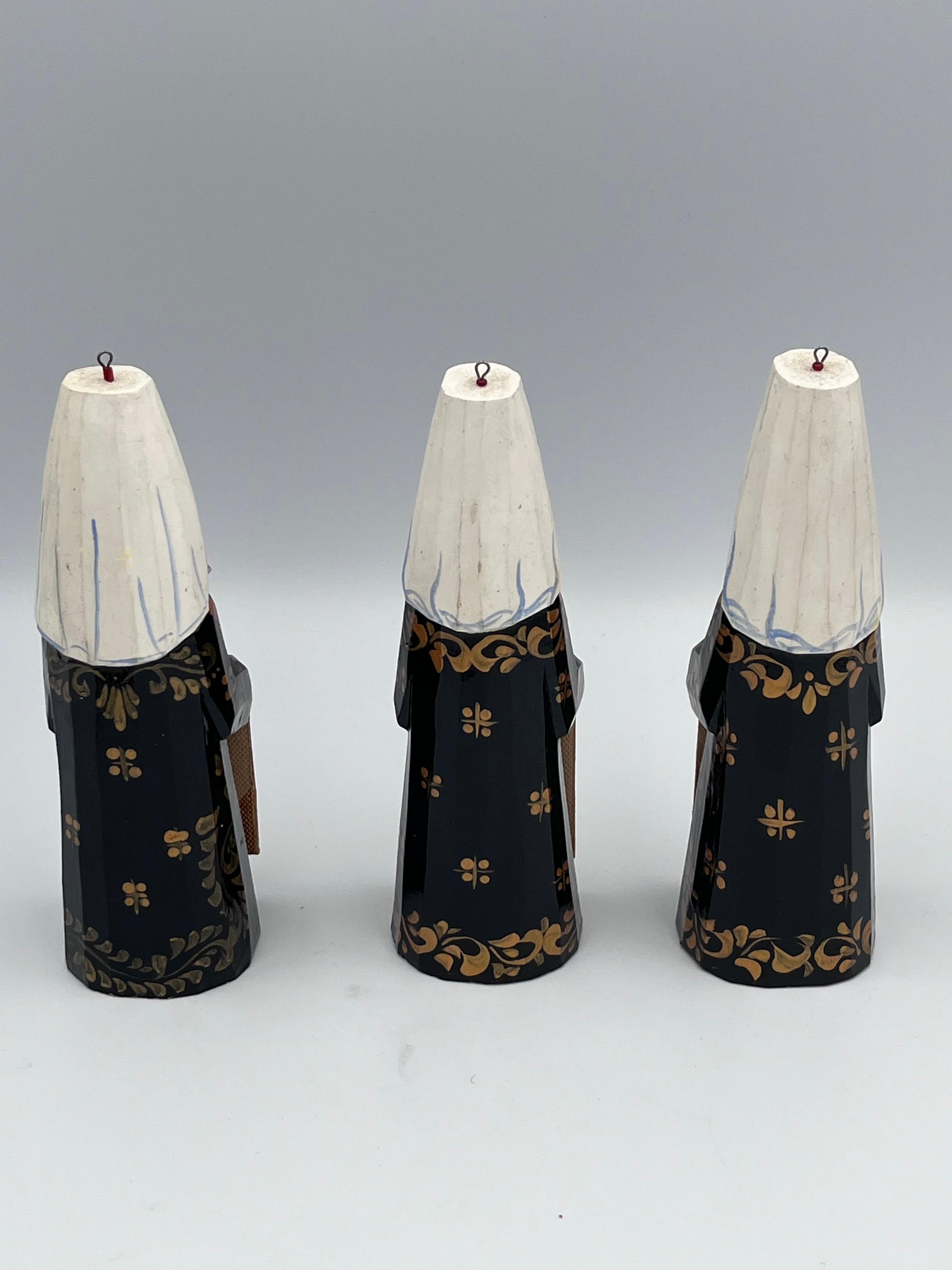 Ensemble de 9 décorations de Noël figuratives orthodoxes orientales du 20e siècle peintes à la main Bon état - En vente à Red Lion, PA