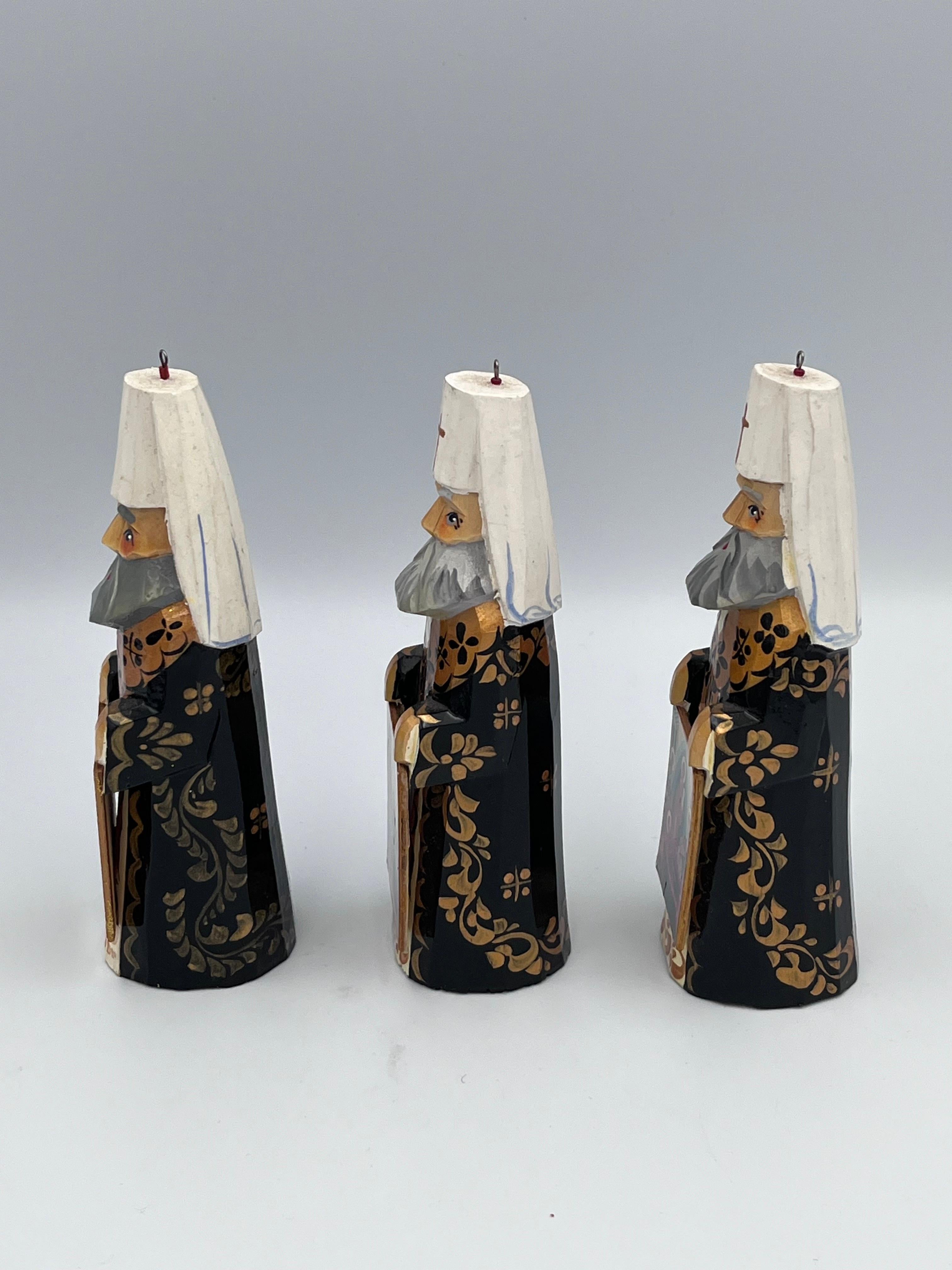 20ième siècle Ensemble de 9 décorations de Noël figuratives orthodoxes orientales du 20e siècle peintes à la main en vente