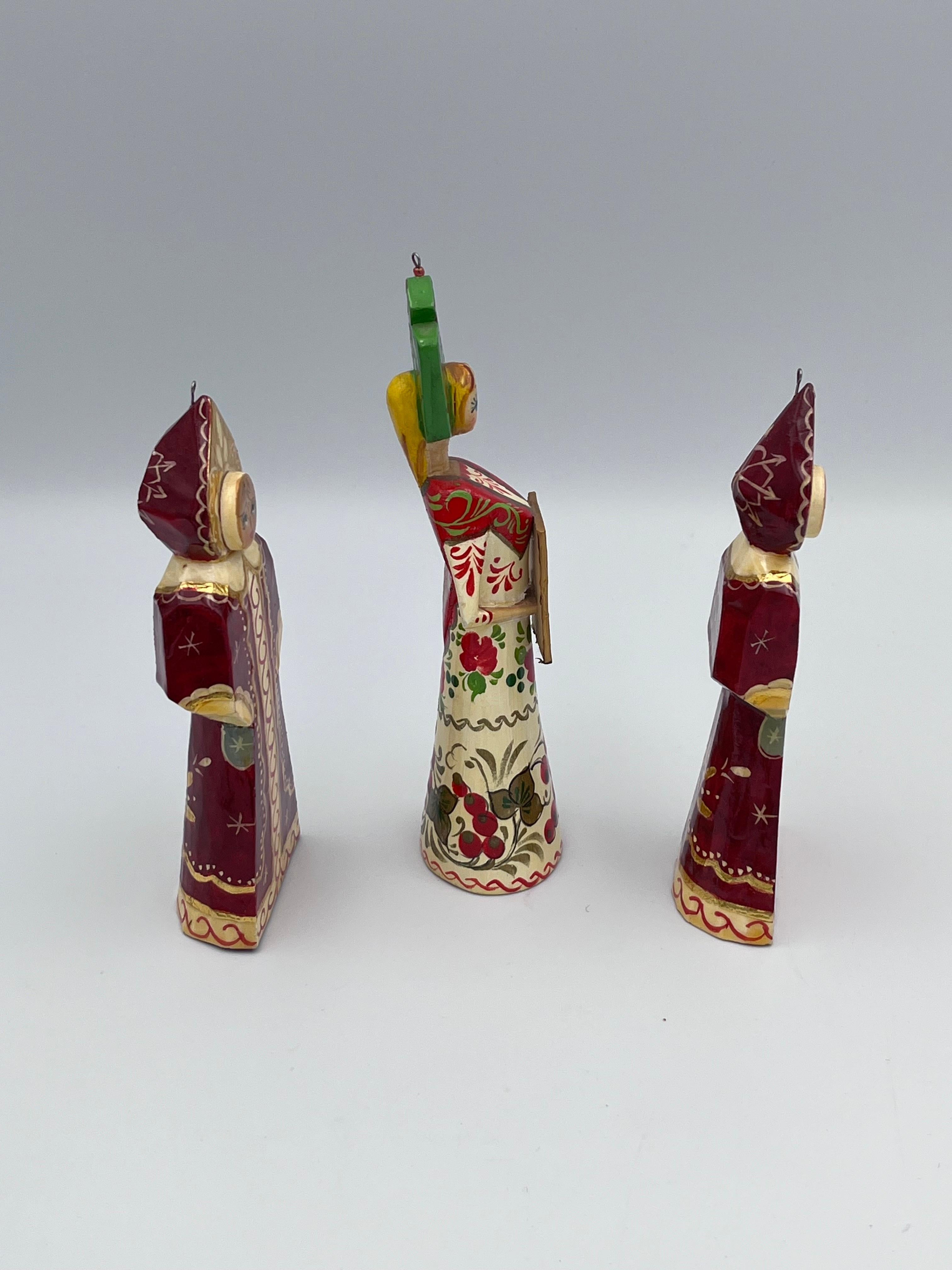 Ensemble de 9 décorations de Noël figuratives orthodoxes orientales du 20e siècle peintes à la main en vente 2