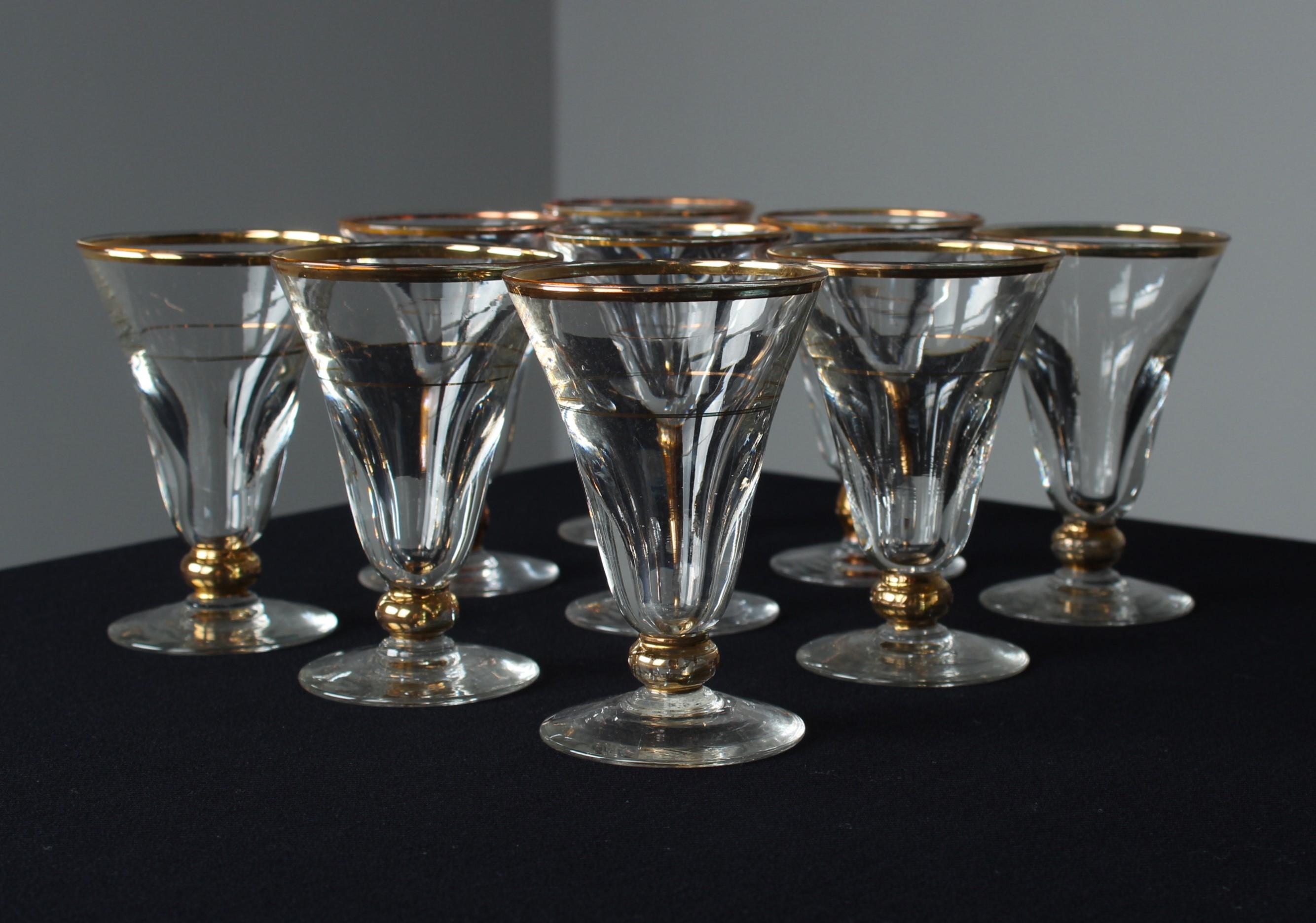 9 Jugendstil-Aperitifgläser, 1900er Jahre, Frankreich, Kristallglas mit Golddekor (Französisch) im Angebot