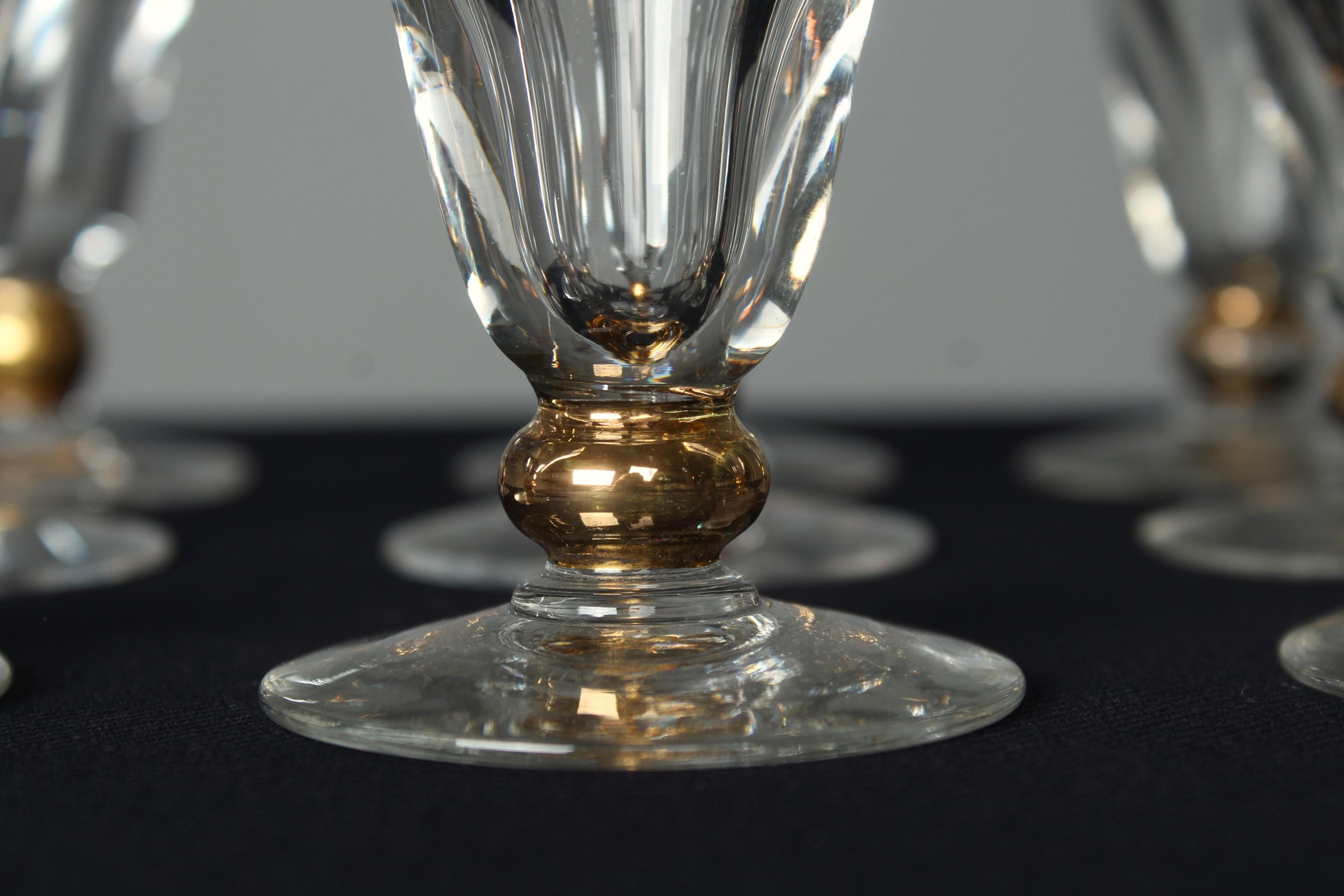 9 Jugendstil-Aperitifgläser, 1900er Jahre, Frankreich, Kristallglas mit Golddekor im Zustand „Gut“ im Angebot in Greven, DE