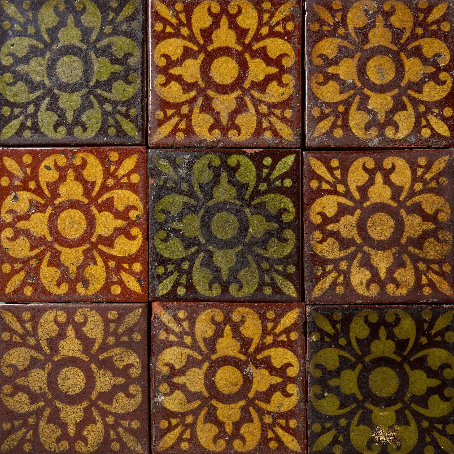Inglese Set di 9 piastrelle in ceramica Art Nouveau di Christopher Dresser, Linthorpe Pottery in vendita