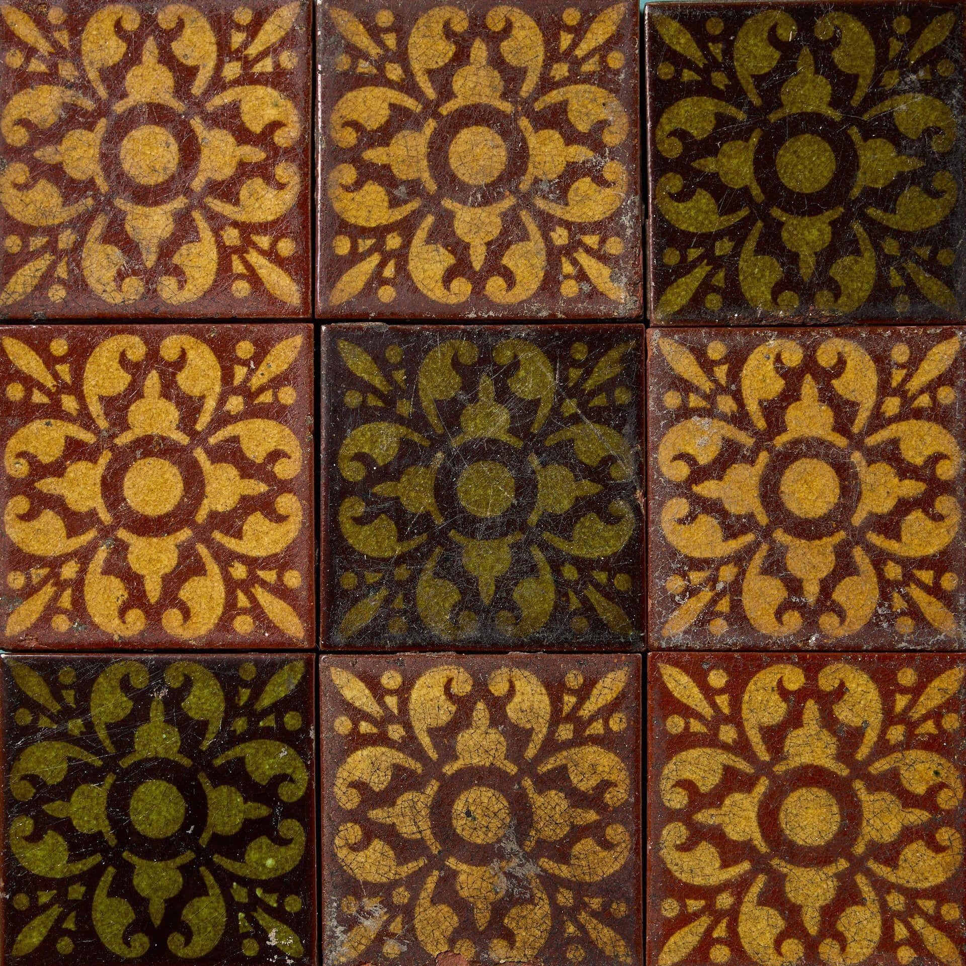 Inglese Set di 9 piastrelle Art Nouveau Christopher Dresser di Linthorpe Pottery in vendita