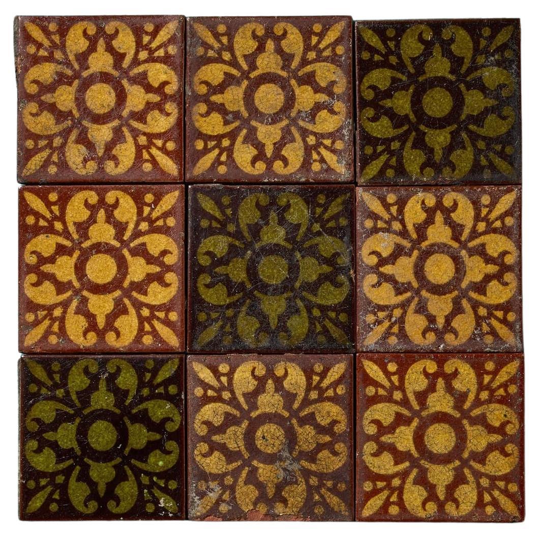 Set di 9 piastrelle Art Nouveau Christopher Dresser di Linthorpe Pottery in vendita